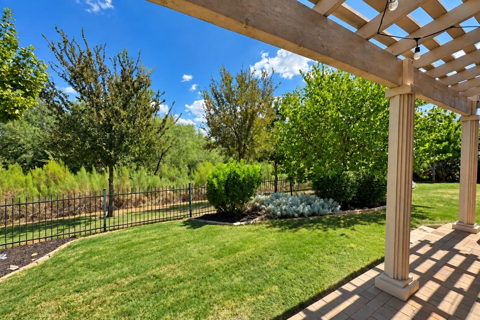 Single Family Residence For Sale in Denton County , 7158 Bluff Point, Frisco, Texas 75036, 3 Bedroom, 3 Bathroom, 3 Garage spaces, 2,807 Sqft, built in 2017, mls#21385792, Real Estate Agent in Frisco, Homes For Sale in Denton county, Homes For Sale in Frisco, Realtor in Frisco Texas, Real Estate Brokerage Independent Realty Texas, Luminita Cordes Realtor