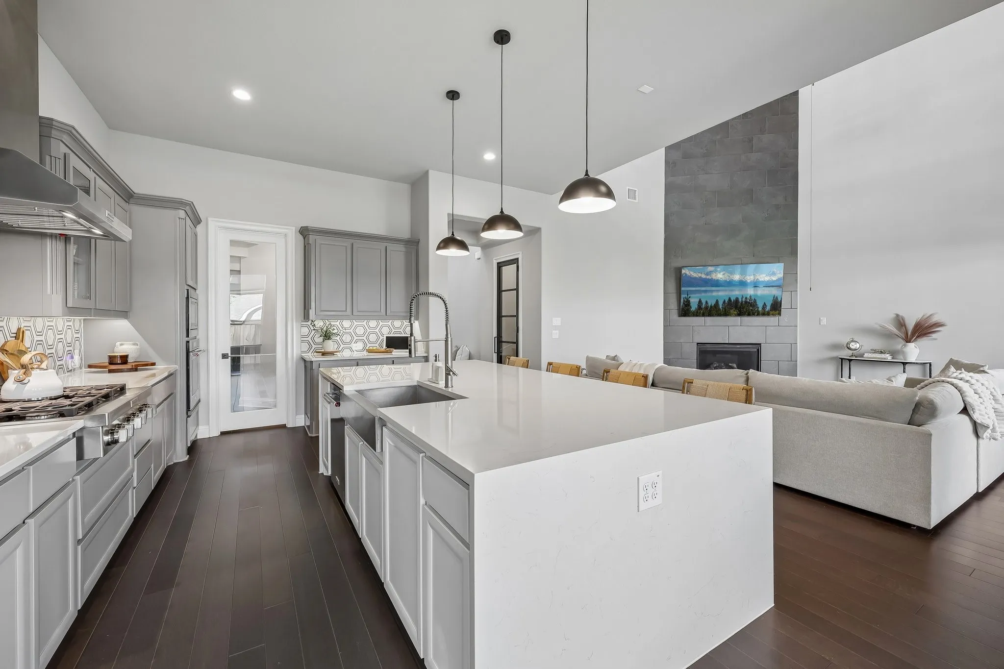 Single Family Residence For Sale in Parker County , 2212 Dunstan Drive, Fort Worth, Texas 76008, 4 Bedroom, 5 Bathroom, 2 Garage spaces, 3,655 Sqft, built in 2022, mls#21388327, Real Estate Agent in Fort Worth, Homes For Sale in Parker county, Homes For Sale in Fort Worth, Realtor in Fort Worth Texas, Real Estate Brokerage Independent Realty Texas, Luminita Cordes Realtor