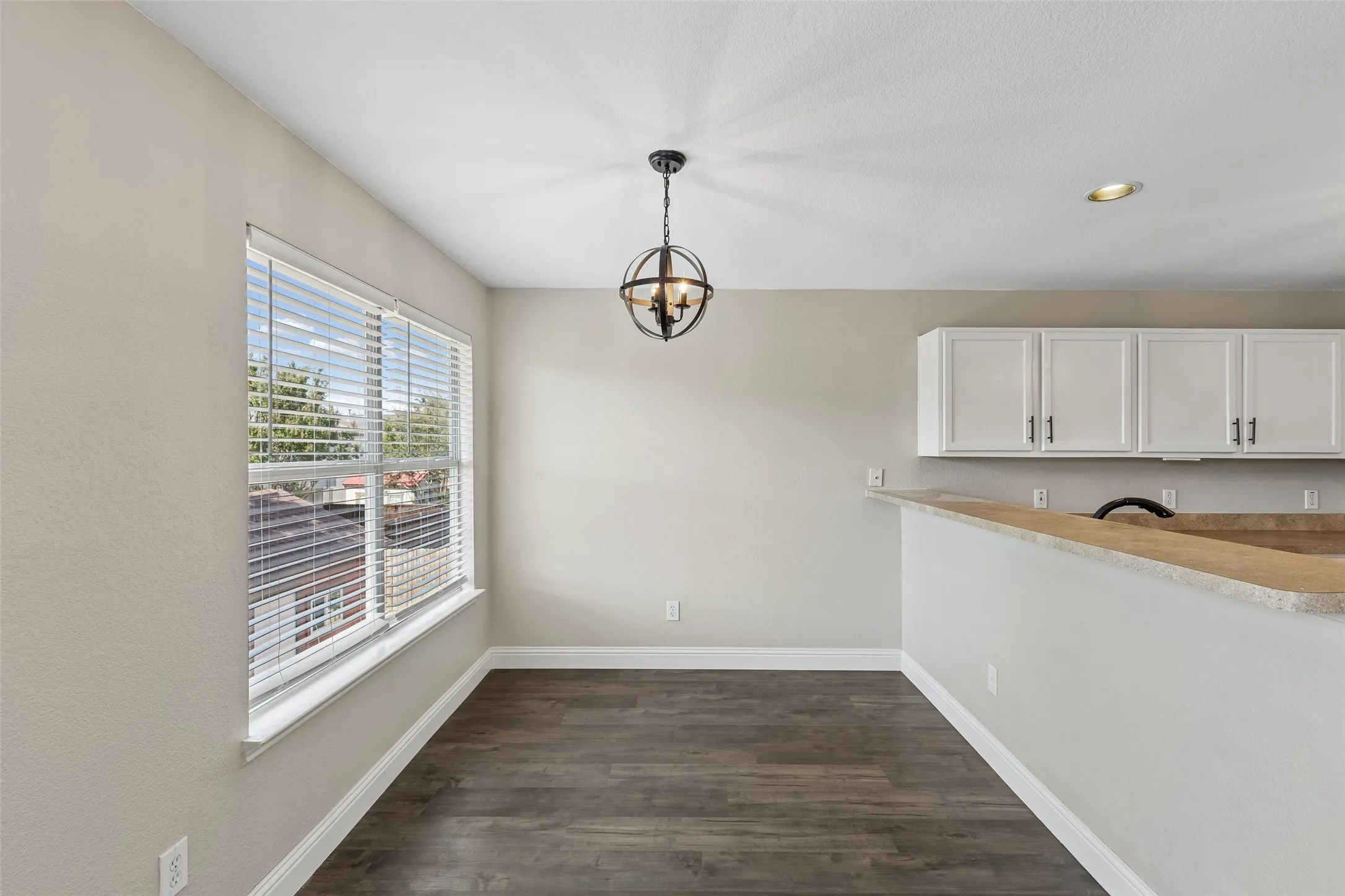 Single Family Residence For Rent in Denton County , 2034 Peregrine Court, Lewisville, Texas 75077, 3 Bedroom, 2 Bathroom, 2 Garage spaces, 1,799 Sqft, built in 1999, mls#21386198, Real Estate Agent in Lewisville, Homes For Rent in Denton county, Homes For Rent in Lewisville, Realtor in Lewisville Texas, Real Estate Brokerage Independent Realty Texas, Luminita Cordes Realtor