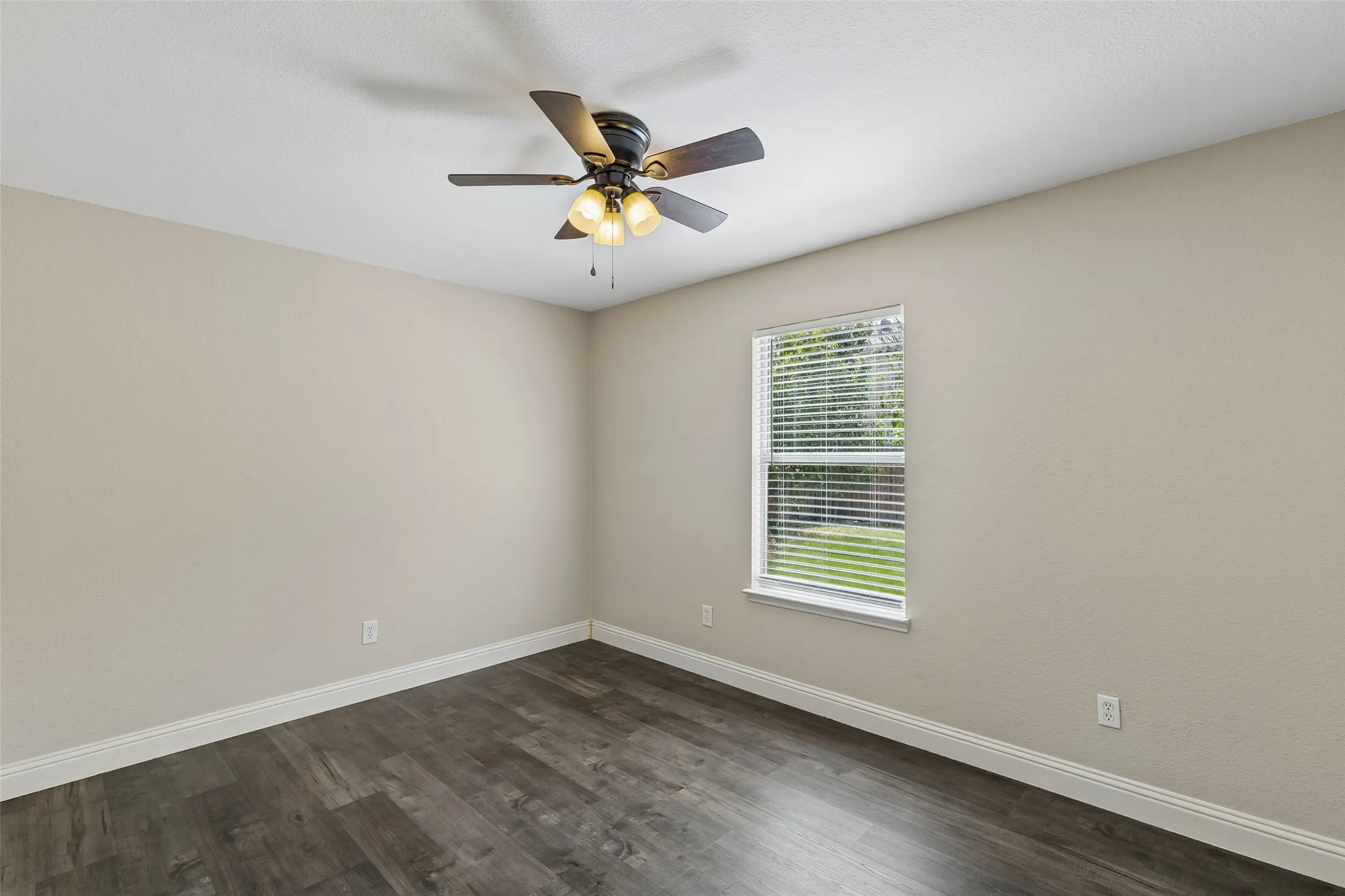 Single Family Residence For Rent in Denton County , 2034 Peregrine Court, Lewisville, Texas 75077, 3 Bedroom, 2 Bathroom, 2 Garage spaces, 1,799 Sqft, built in 1999, mls#21386198, Real Estate Agent in Lewisville, Homes For Rent in Denton county, Homes For Rent in Lewisville, Realtor in Lewisville Texas, Real Estate Brokerage Independent Realty Texas, Luminita Cordes Realtor