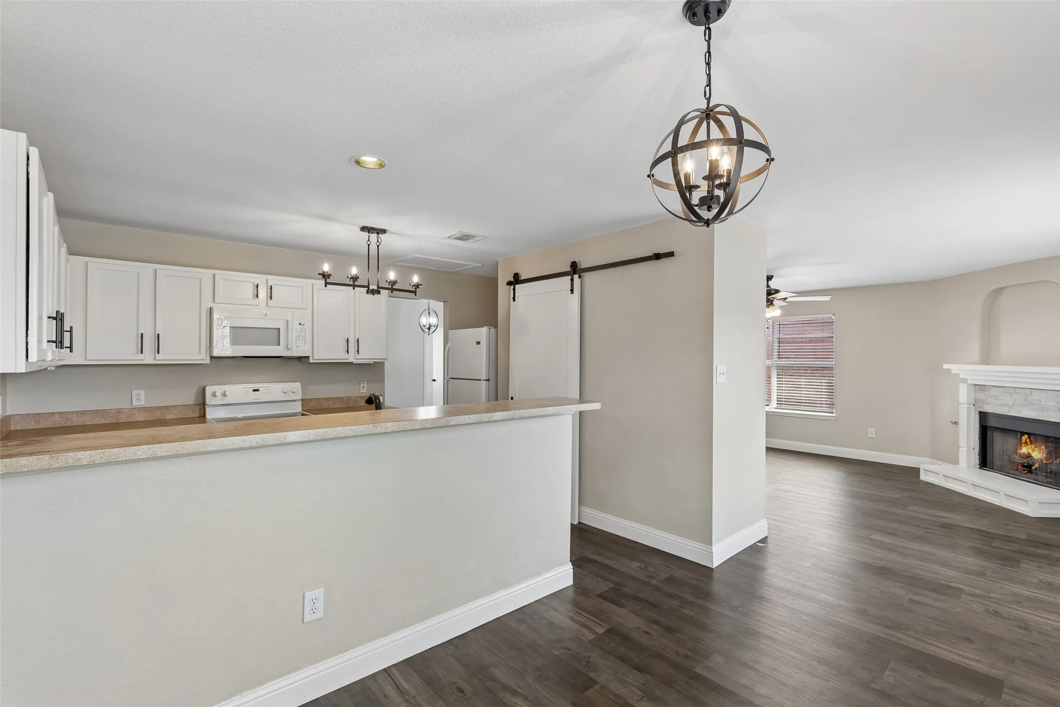 Single Family Residence For Rent in Denton County , 2034 Peregrine Court, Lewisville, Texas 75077, 3 Bedroom, 2 Bathroom, 2 Garage spaces, 1,799 Sqft, built in 1999, mls#21386198, Real Estate Agent in Lewisville, Homes For Rent in Denton county, Homes For Rent in Lewisville, Realtor in Lewisville Texas, Real Estate Brokerage Independent Realty Texas, Luminita Cordes Realtor
