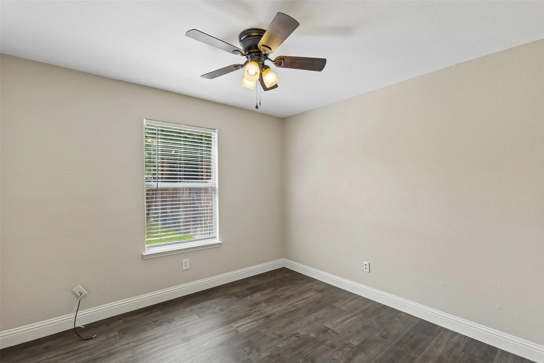 Single Family Residence For Rent in Denton County , 2034 Peregrine Court, Lewisville, Texas 75077, 3 Bedroom, 2 Bathroom, 2 Garage spaces, 1,799 Sqft, built in 1999, mls#21386198, Real Estate Agent in Lewisville, Homes For Rent in Denton county, Homes For Rent in Lewisville, Realtor in Lewisville Texas, Real Estate Brokerage Independent Realty Texas, Luminita Cordes Realtor