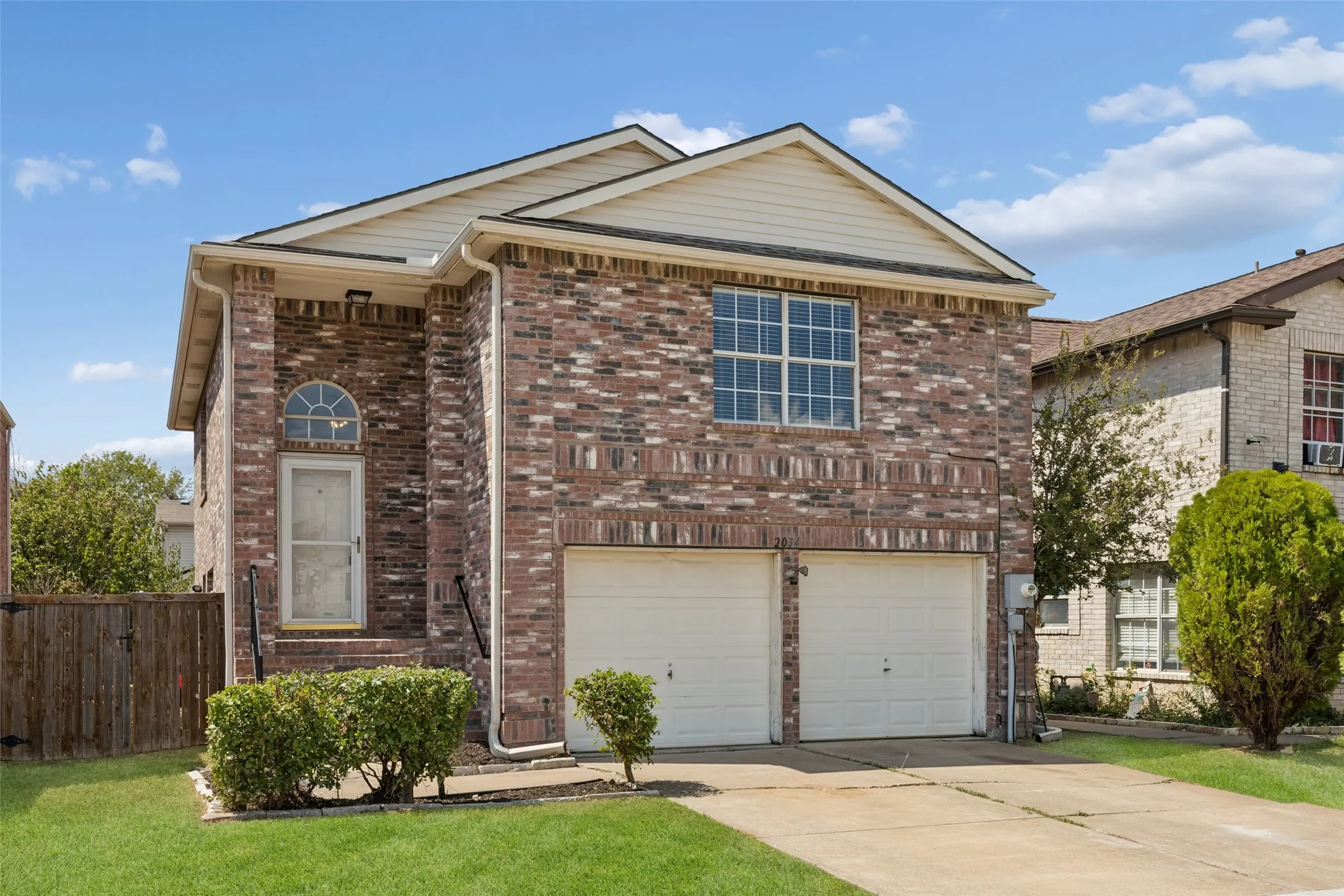 Single Family Residence For Rent in Denton County , 2034 Peregrine Court, Lewisville, Texas 75077, 3 Bedroom, 2 Bathroom, 2 Garage spaces, 1,799 Sqft, built in 1999, mls#21386198, Real Estate Agent in Lewisville, Homes For Rent in Denton county, Homes For Rent in Lewisville, Realtor in Lewisville Texas, Real Estate Brokerage Independent Realty Texas, Luminita Cordes Realtor