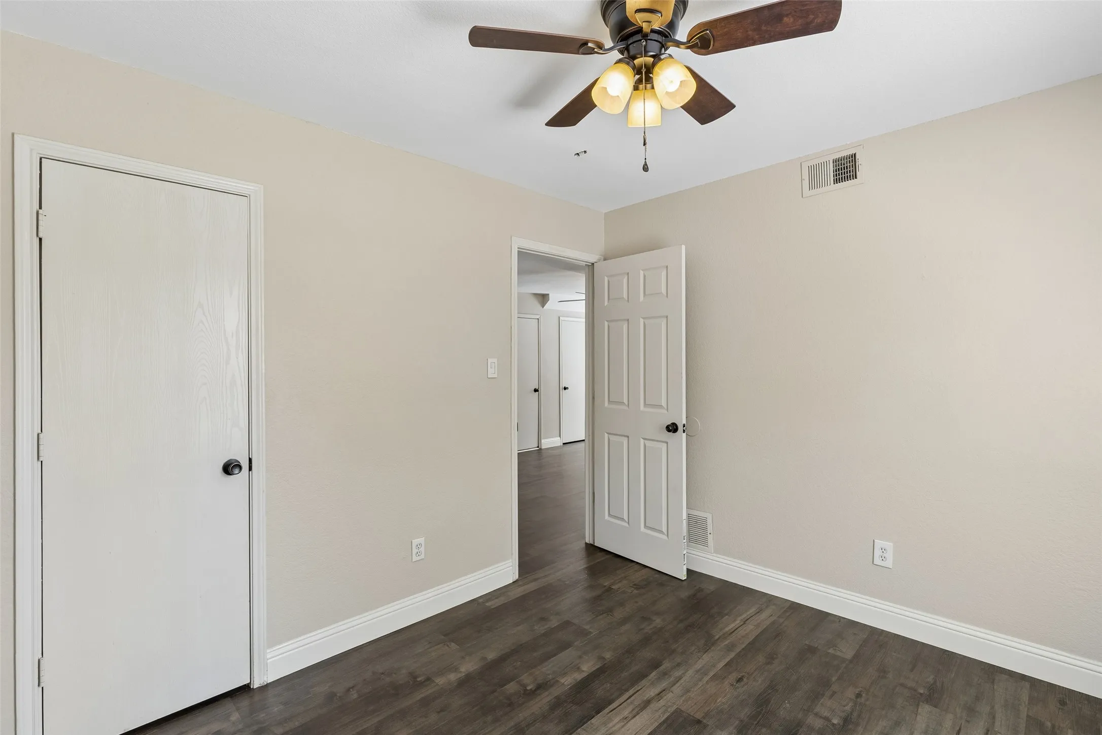 Single Family Residence For Rent in Denton County , 2034 Peregrine Court, Lewisville, Texas 75077, 3 Bedroom, 2 Bathroom, 2 Garage spaces, 1,799 Sqft, built in 1999, mls#21386198, Real Estate Agent in Lewisville, Homes For Rent in Denton county, Homes For Rent in Lewisville, Realtor in Lewisville Texas, Real Estate Brokerage Independent Realty Texas, Luminita Cordes Realtor