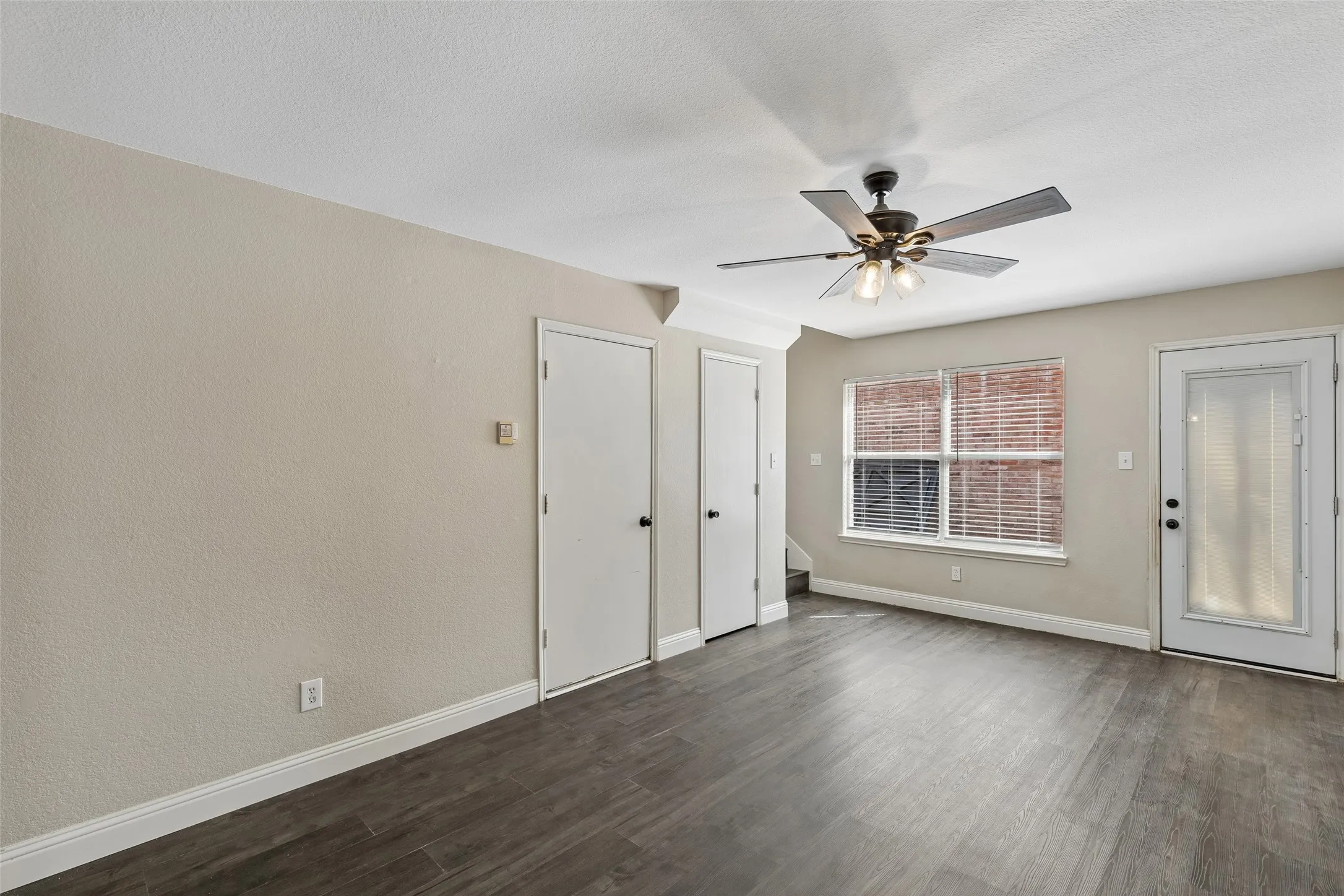 Single Family Residence For Rent in Denton County , 2034 Peregrine Court, Lewisville, Texas 75077, 3 Bedroom, 2 Bathroom, 2 Garage spaces, 1,799 Sqft, built in 1999, mls#21386198, Real Estate Agent in Lewisville, Homes For Rent in Denton county, Homes For Rent in Lewisville, Realtor in Lewisville Texas, Real Estate Brokerage Independent Realty Texas, Luminita Cordes Realtor