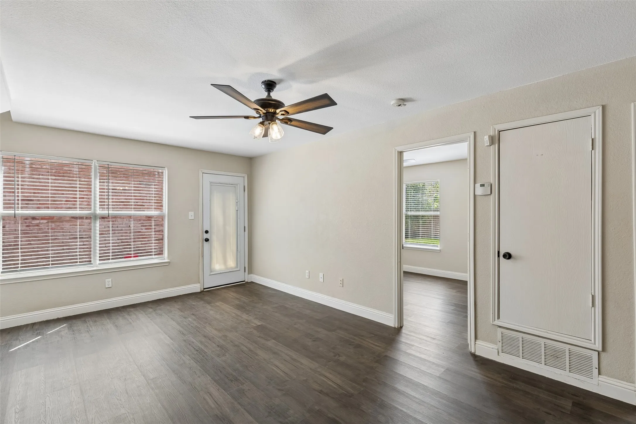 Single Family Residence For Rent in Denton County , 2034 Peregrine Court, Lewisville, Texas 75077, 3 Bedroom, 2 Bathroom, 2 Garage spaces, 1,799 Sqft, built in 1999, mls#21386198, Real Estate Agent in Lewisville, Homes For Rent in Denton county, Homes For Rent in Lewisville, Realtor in Lewisville Texas, Real Estate Brokerage Independent Realty Texas, Luminita Cordes Realtor