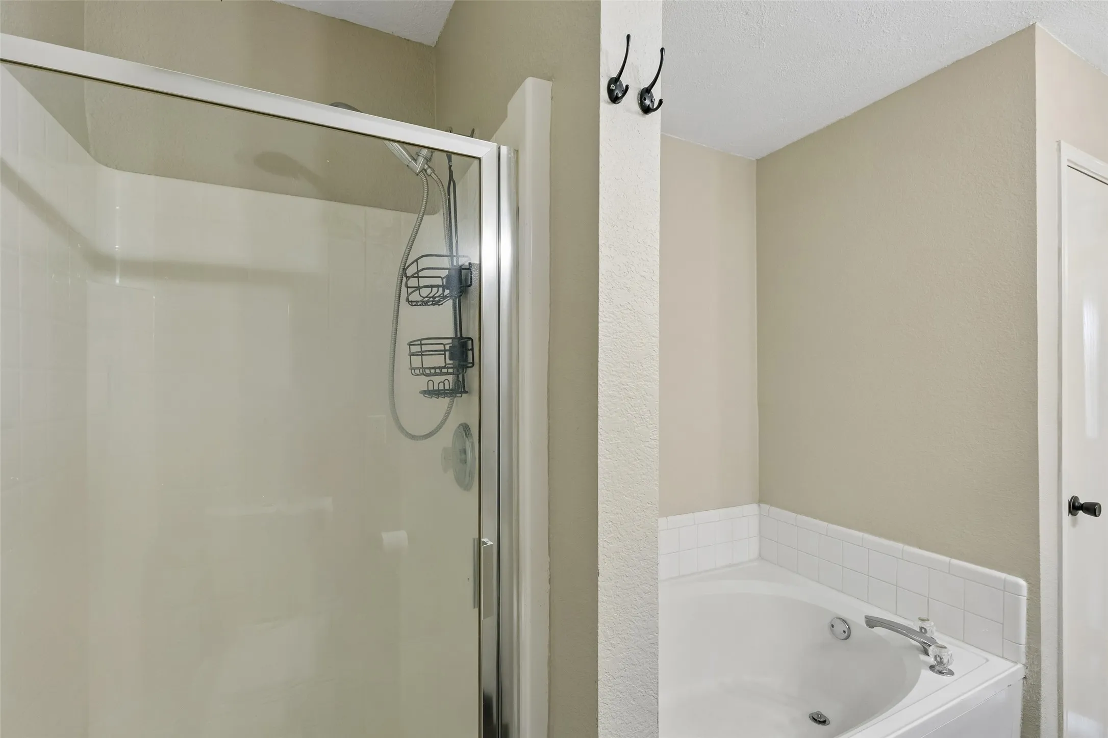 Single Family Residence For Rent in Denton County , 2034 Peregrine Court, Lewisville, Texas 75077, 3 Bedroom, 2 Bathroom, 2 Garage spaces, 1,799 Sqft, built in 1999, mls#21386198, Real Estate Agent in Lewisville, Homes For Rent in Denton county, Homes For Rent in Lewisville, Realtor in Lewisville Texas, Real Estate Brokerage Independent Realty Texas, Luminita Cordes Realtor