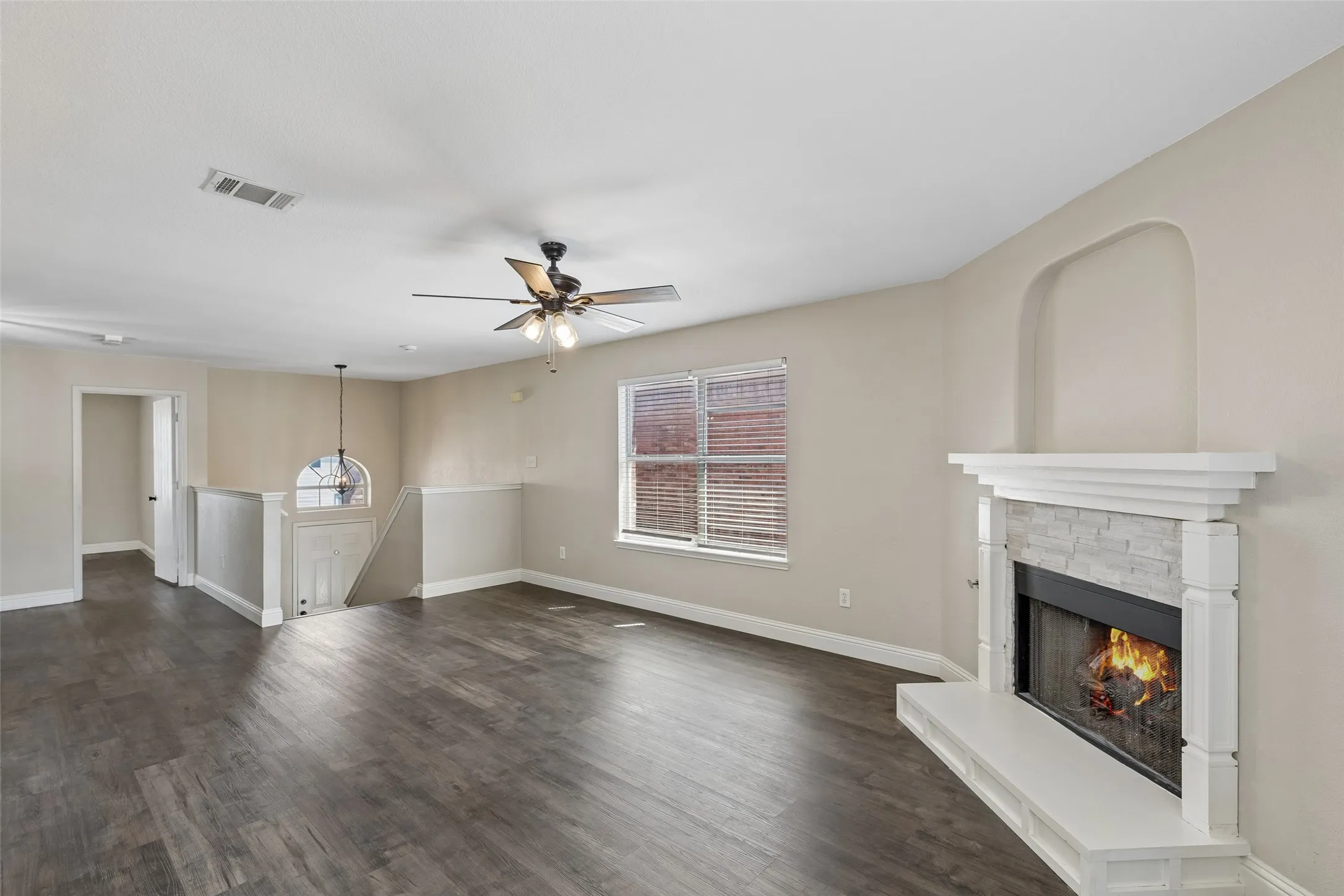 Single Family Residence For Rent in Denton County , 2034 Peregrine Court, Lewisville, Texas 75077, 3 Bedroom, 2 Bathroom, 2 Garage spaces, 1,799 Sqft, built in 1999, mls#21386198, Real Estate Agent in Lewisville, Homes For Rent in Denton county, Homes For Rent in Lewisville, Realtor in Lewisville Texas, Real Estate Brokerage Independent Realty Texas, Luminita Cordes Realtor