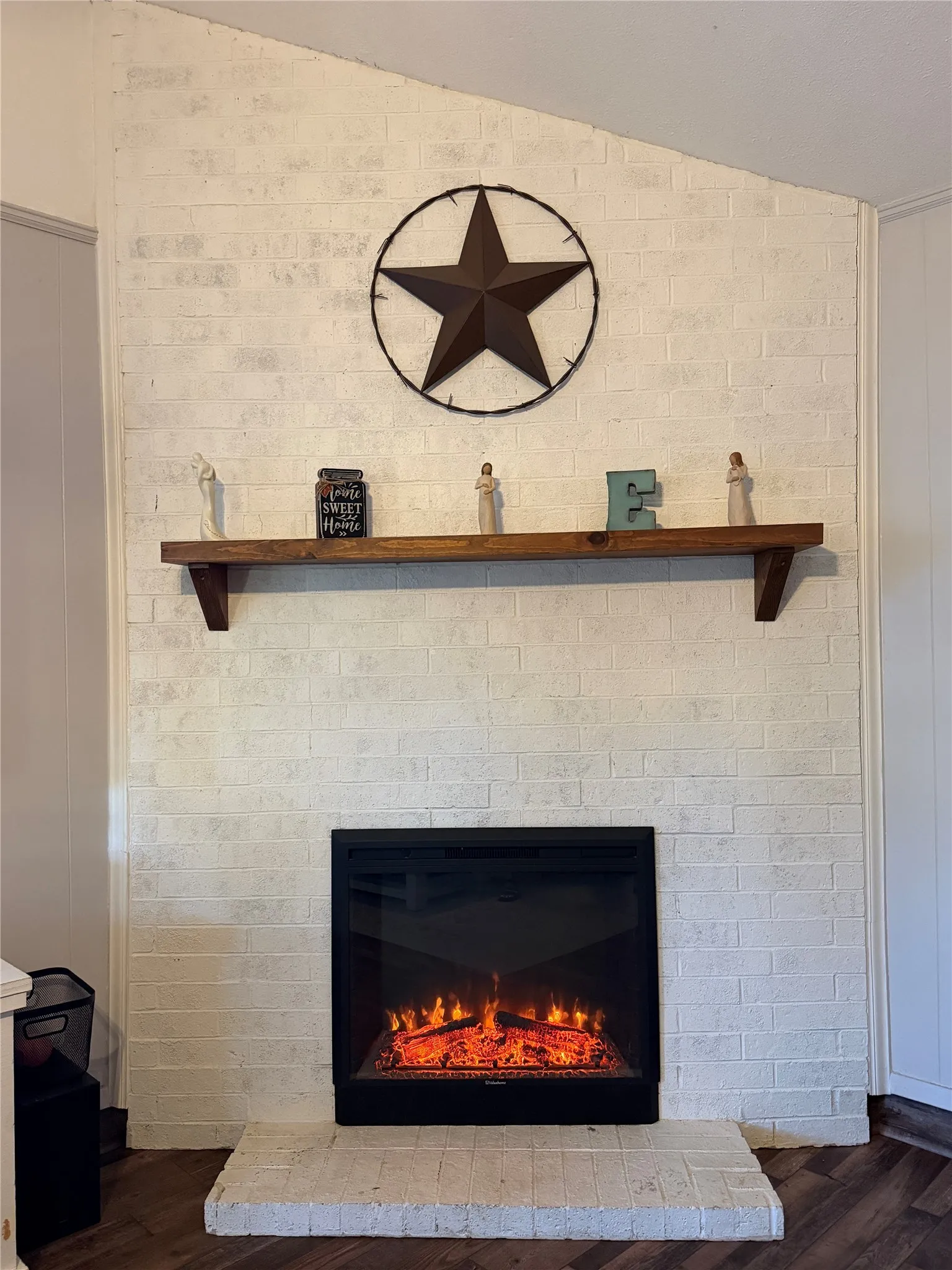 Single Family Residence For Sale in Tarrant County , 6216 Shirley Drive, North Richland Hills, Texas 76180, 3 Bedroom, 2 Bathroom, 2 Garage spaces, 1,635 Sqft, built in 1979, mls#21388332, Real Estate Agent in North Richland Hills, Homes For Sale in Tarrant county, Homes For Sale in North Richland Hills, Realtor in North Richland Hills Texas, Real Estate Brokerage Independent Realty Texas, Luminita Cordes Realtor