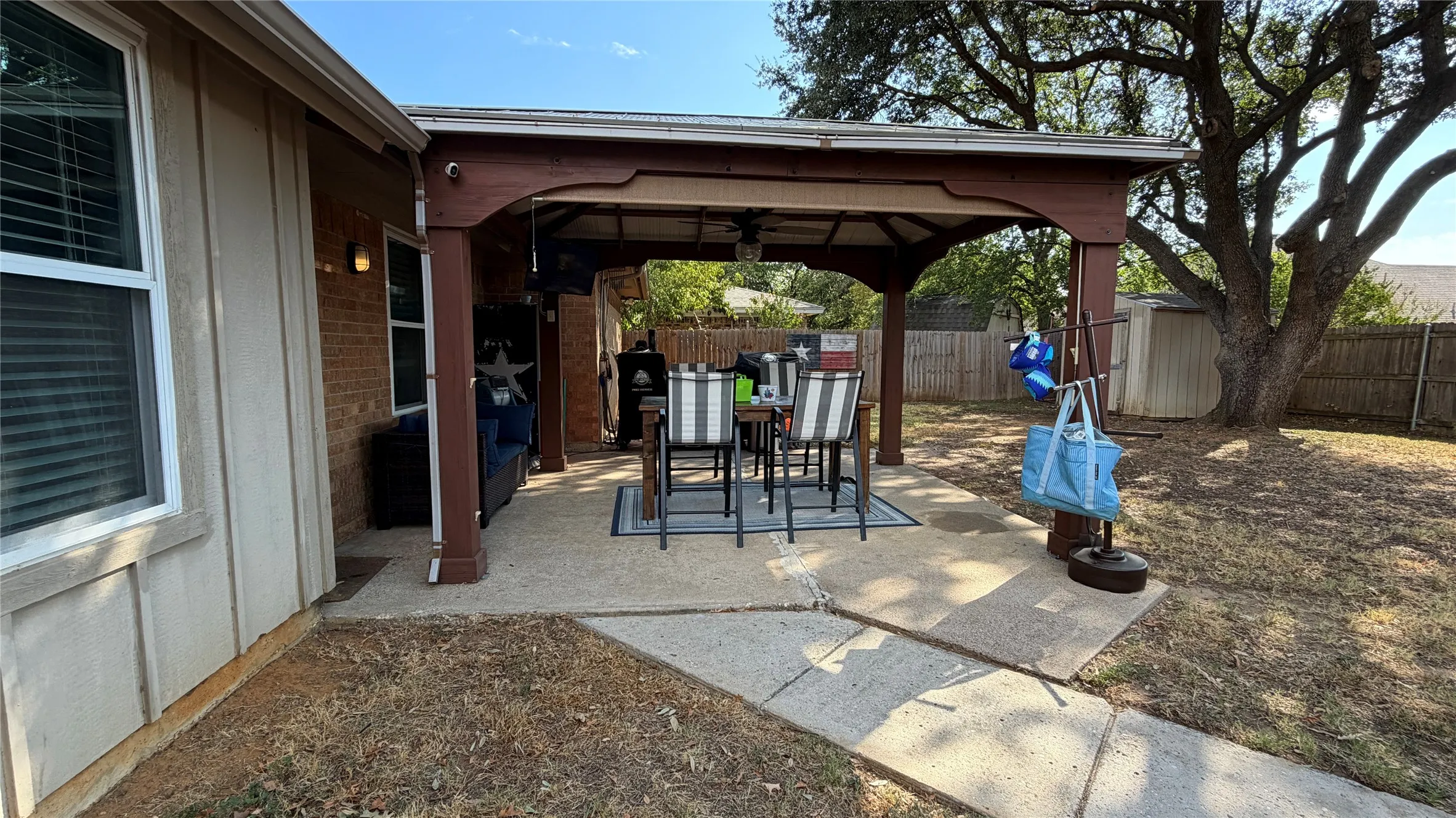 Single Family Residence For Sale in Tarrant County , 6216 Shirley Drive, North Richland Hills, Texas 76180, 3 Bedroom, 2 Bathroom, 2 Garage spaces, 1,635 Sqft, built in 1979, mls#21388332, Real Estate Agent in North Richland Hills, Homes For Sale in Tarrant county, Homes For Sale in North Richland Hills, Realtor in North Richland Hills Texas, Real Estate Brokerage Independent Realty Texas, Luminita Cordes Realtor