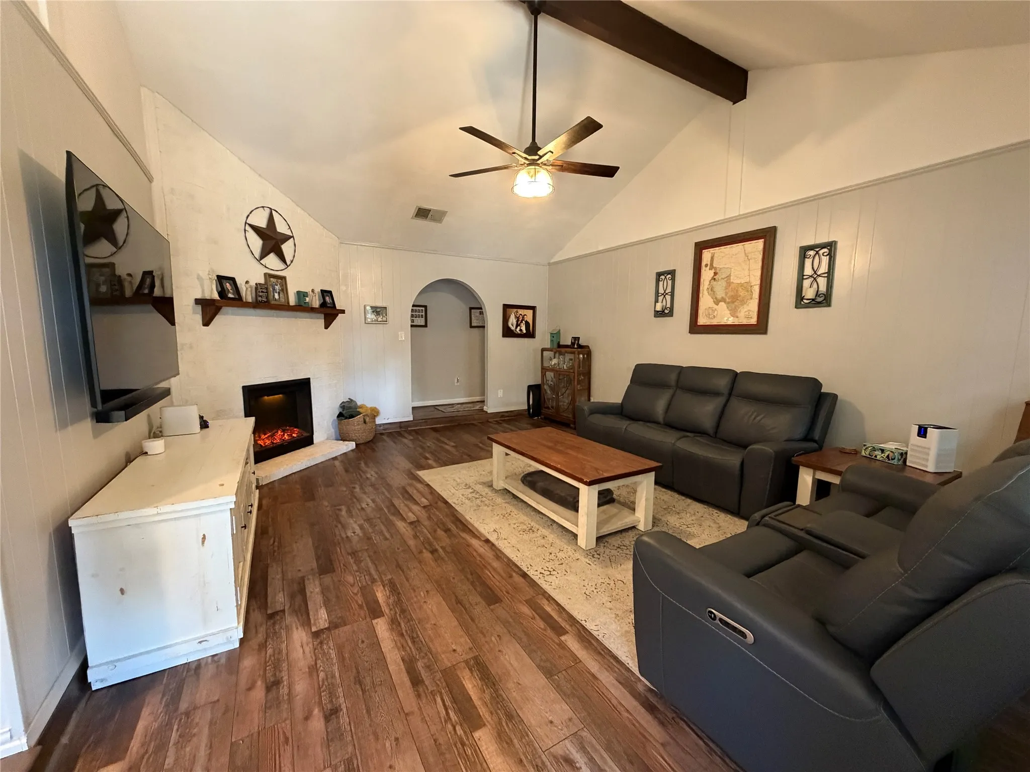 Single Family Residence For Sale in Tarrant County , 6216 Shirley Drive, North Richland Hills, Texas 76180, 3 Bedroom, 2 Bathroom, 2 Garage spaces, 1,635 Sqft, built in 1979, mls#21388332, Real Estate Agent in North Richland Hills, Homes For Sale in Tarrant county, Homes For Sale in North Richland Hills, Realtor in North Richland Hills Texas, Real Estate Brokerage Independent Realty Texas, Luminita Cordes Realtor