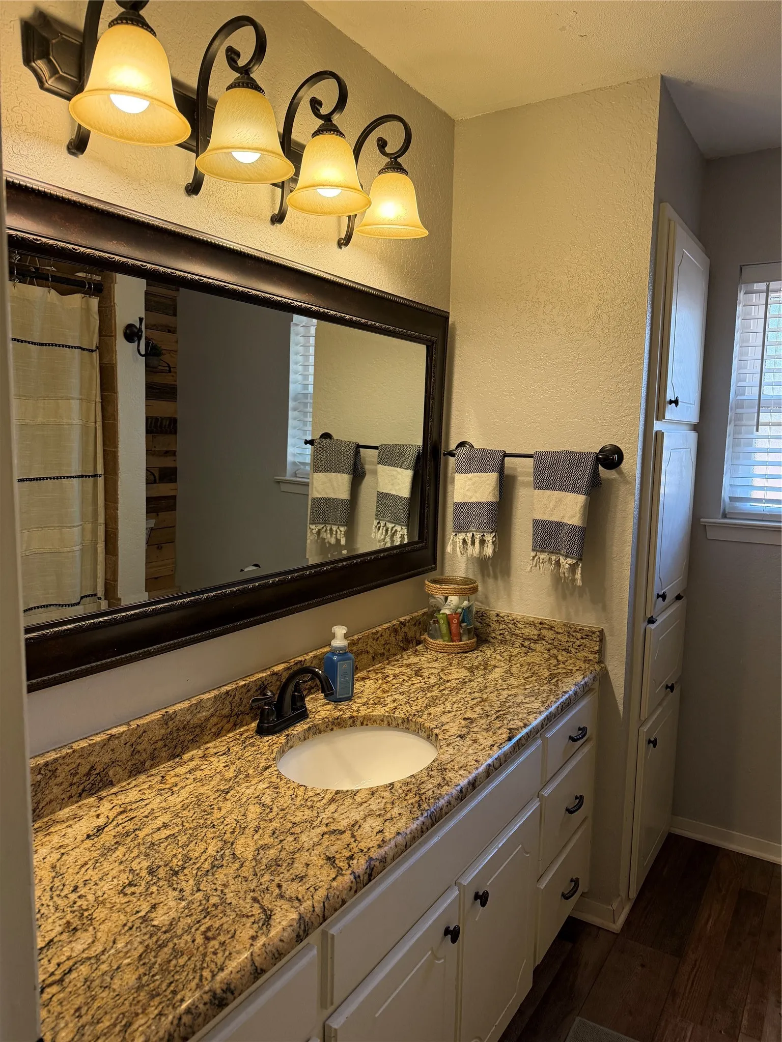 Single Family Residence For Sale in Tarrant County , 6216 Shirley Drive, North Richland Hills, Texas 76180, 3 Bedroom, 2 Bathroom, 2 Garage spaces, 1,635 Sqft, built in 1979, mls#21388332, Real Estate Agent in North Richland Hills, Homes For Sale in Tarrant county, Homes For Sale in North Richland Hills, Realtor in North Richland Hills Texas, Real Estate Brokerage Independent Realty Texas, Luminita Cordes Realtor