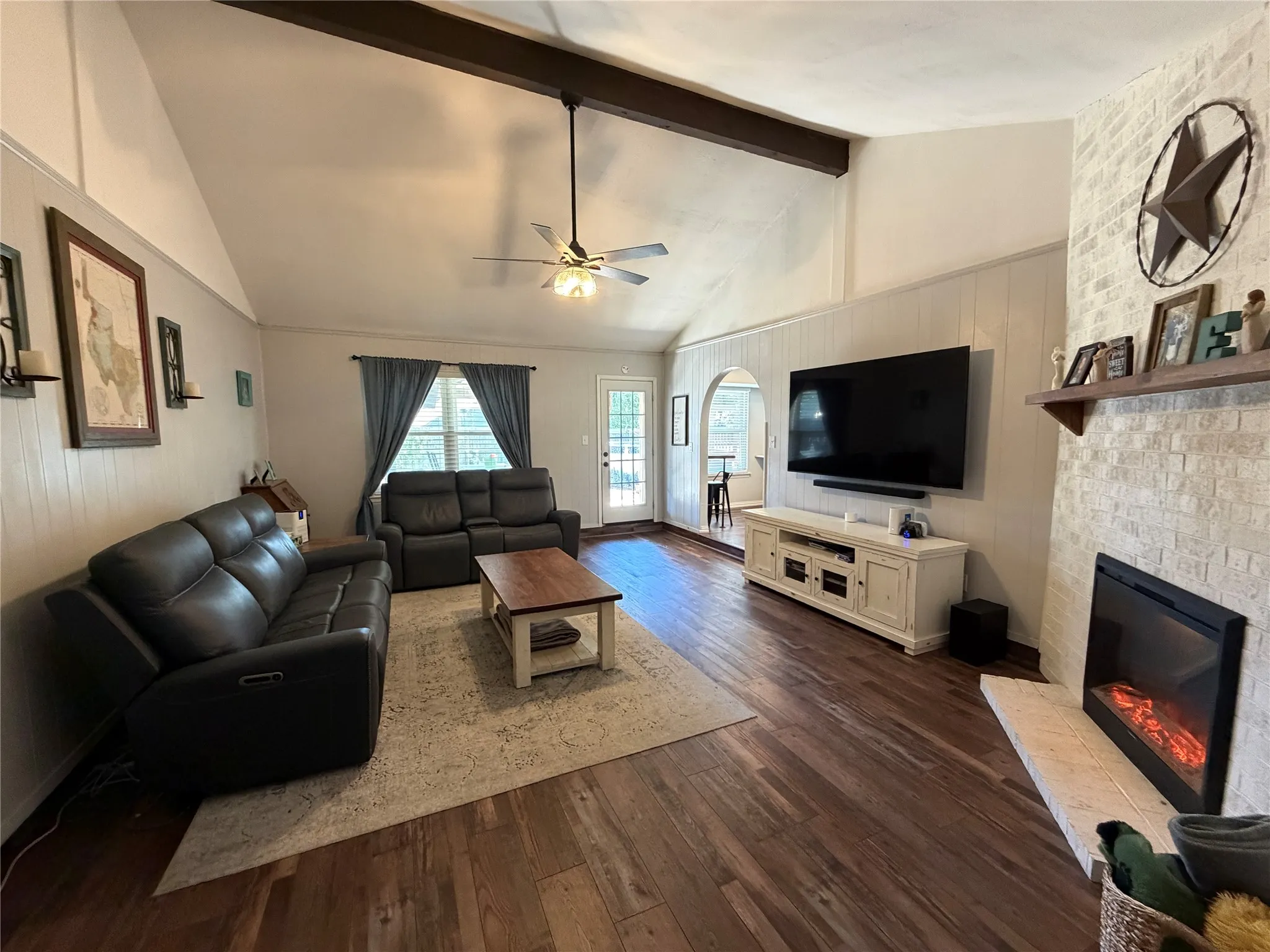 Single Family Residence For Sale in Tarrant County , 6216 Shirley Drive, North Richland Hills, Texas 76180, 3 Bedroom, 2 Bathroom, 2 Garage spaces, 1,635 Sqft, built in 1979, mls#21388332, Real Estate Agent in North Richland Hills, Homes For Sale in Tarrant county, Homes For Sale in North Richland Hills, Realtor in North Richland Hills Texas, Real Estate Brokerage Independent Realty Texas, Luminita Cordes Realtor