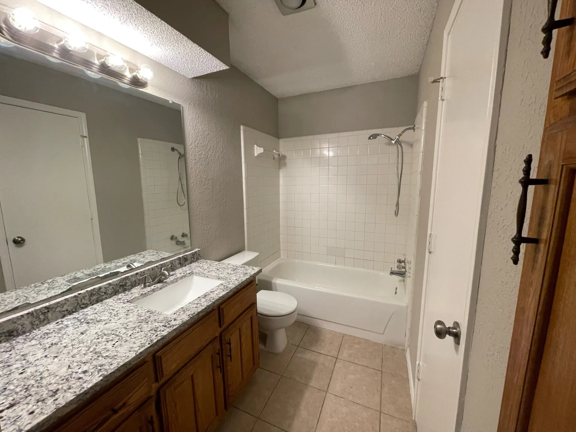 Duplex For Rent in Tarrant County , 5227 Wild Horse Court, Arlington, Texas 76017, 2 Bedroom, 2 Bathroom, Garage spaces, 992 Sqft, built in 1983, mls#21388334, Real Estate Agent in Arlington, Homes For Rent in Tarrant county, Homes For Rent in Arlington, Realtor in Arlington Texas, Real Estate Brokerage Independent Realty Texas, Luminita Cordes Realtor