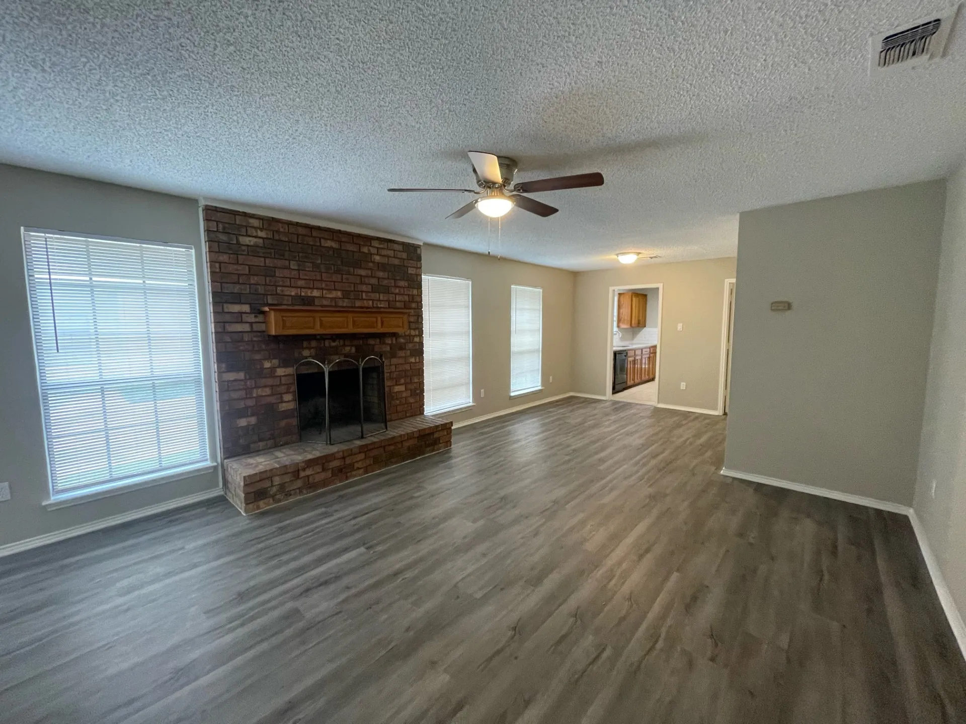 Duplex For Rent in Tarrant County , 5227 Wild Horse Court, Arlington, Texas 76017, 2 Bedroom, 2 Bathroom, Garage spaces, 992 Sqft, built in 1983, mls#21388334, Real Estate Agent in Arlington, Homes For Rent in Tarrant county, Homes For Rent in Arlington, Realtor in Arlington Texas, Real Estate Brokerage Independent Realty Texas, Luminita Cordes Realtor