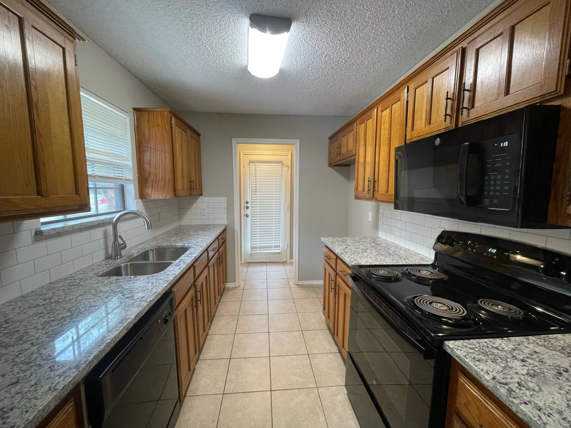 Duplex For Rent in Tarrant County , 5227 Wild Horse Court, Arlington, Texas 76017, 2 Bedroom, 2 Bathroom, Garage spaces, 992 Sqft, built in 1983, mls#21388334, Real Estate Agent in Arlington, Homes For Rent in Tarrant county, Homes For Rent in Arlington, Realtor in Arlington Texas, Real Estate Brokerage Independent Realty Texas, Luminita Cordes Realtor