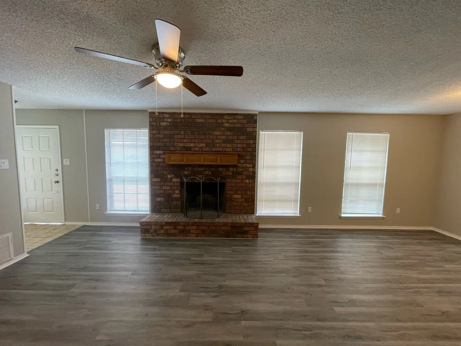 Duplex For Rent in Tarrant County , 5227 Wild Horse Court, Arlington, Texas 76017, 2 Bedroom, 2 Bathroom, Garage spaces, 992 Sqft, built in 1983, mls#21388334, Real Estate Agent in Arlington, Homes For Rent in Tarrant county, Homes For Rent in Arlington, Realtor in Arlington Texas, Real Estate Brokerage Independent Realty Texas, Luminita Cordes Realtor