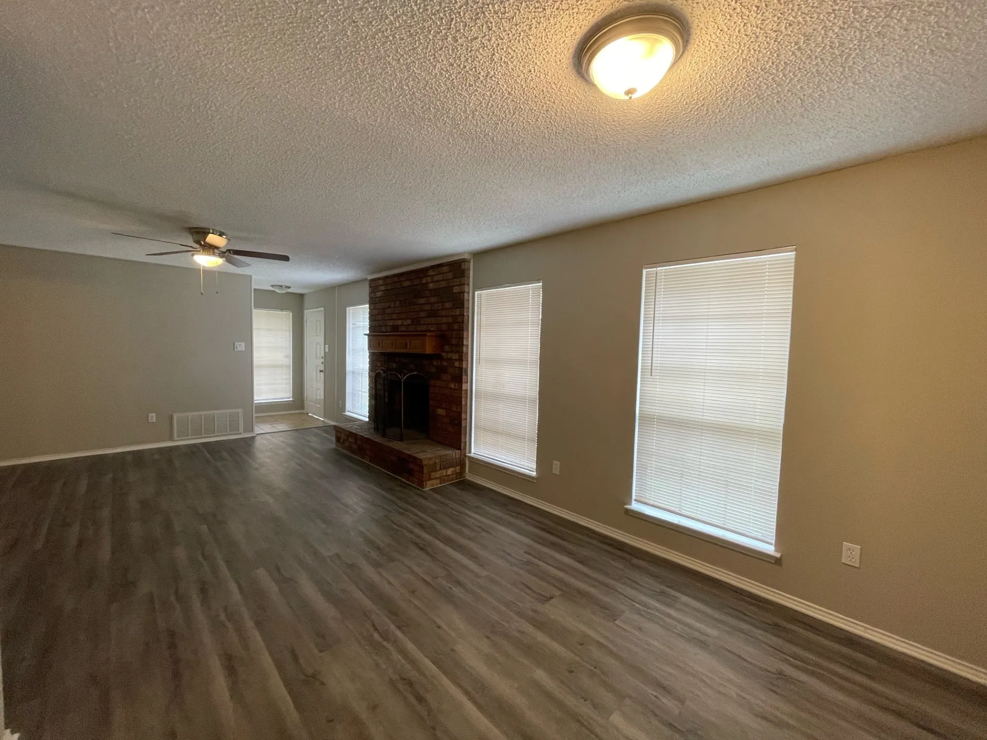 Duplex For Rent in Tarrant County , 5227 Wild Horse Court, Arlington, Texas 76017, 2 Bedroom, 2 Bathroom, Garage spaces, 992 Sqft, built in 1983, mls#21388334, Real Estate Agent in Arlington, Homes For Rent in Tarrant county, Homes For Rent in Arlington, Realtor in Arlington Texas, Real Estate Brokerage Independent Realty Texas, Luminita Cordes Realtor