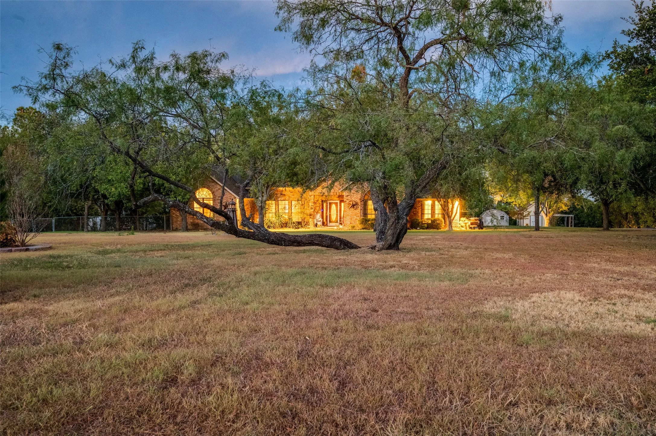 Single Family Residence For Sale in Dallas County , 611 Combine Road, Seagoville, Texas 75159, 3 Bedroom, 3 Bathroom, Garage spaces, 2,394 Sqft, built in 1990, mls#21381888, Real Estate Agent in Seagoville, Homes For Sale in Dallas county, Homes For Sale in Seagoville, Realtor in Seagoville Texas, Real Estate Brokerage Independent Realty Texas, Luminita Cordes Realtor