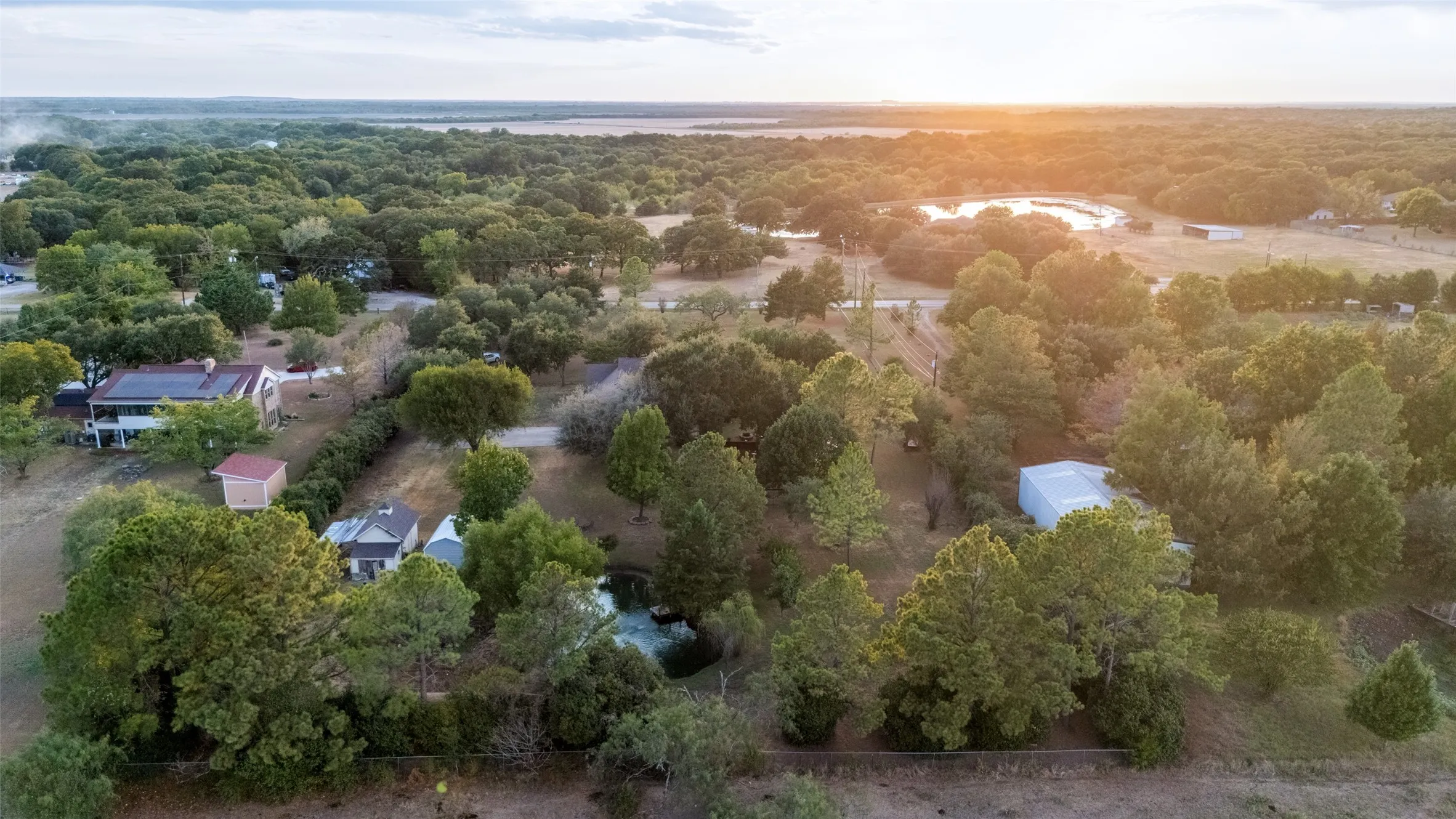 Single Family Residence For Sale in Dallas County , 611 Combine Road, Seagoville, Texas 75159, 3 Bedroom, 3 Bathroom, Garage spaces, 2,394 Sqft, built in 1990, mls#21381888, Real Estate Agent in Seagoville, Homes For Sale in Dallas county, Homes For Sale in Seagoville, Realtor in Seagoville Texas, Real Estate Brokerage Independent Realty Texas, Luminita Cordes Realtor
