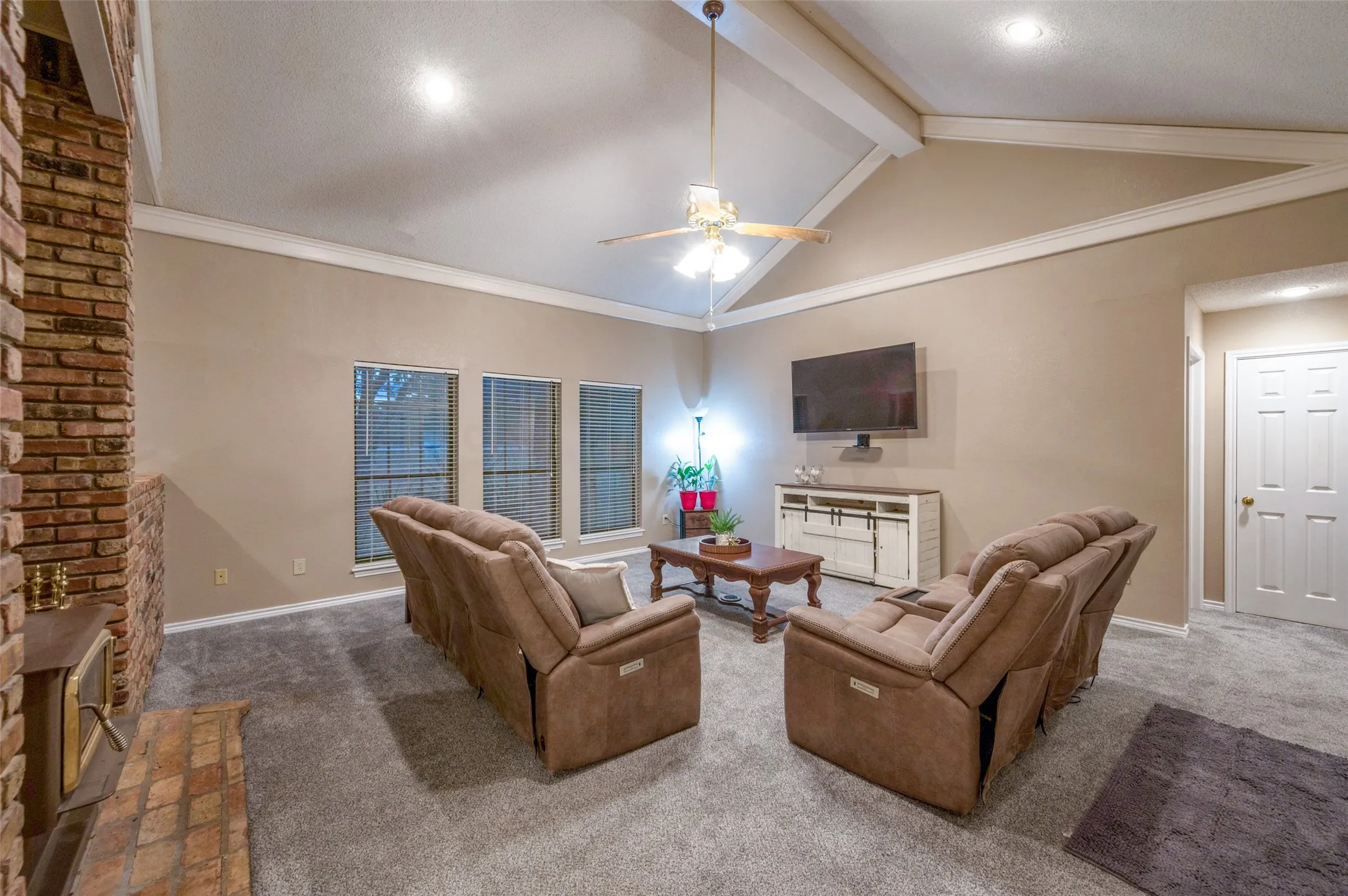 Single Family Residence For Sale in Dallas County , 611 Combine Road, Seagoville, Texas 75159, 3 Bedroom, 3 Bathroom, Garage spaces, 2,394 Sqft, built in 1990, mls#21381888, Real Estate Agent in Seagoville, Homes For Sale in Dallas county, Homes For Sale in Seagoville, Realtor in Seagoville Texas, Real Estate Brokerage Independent Realty Texas, Luminita Cordes Realtor