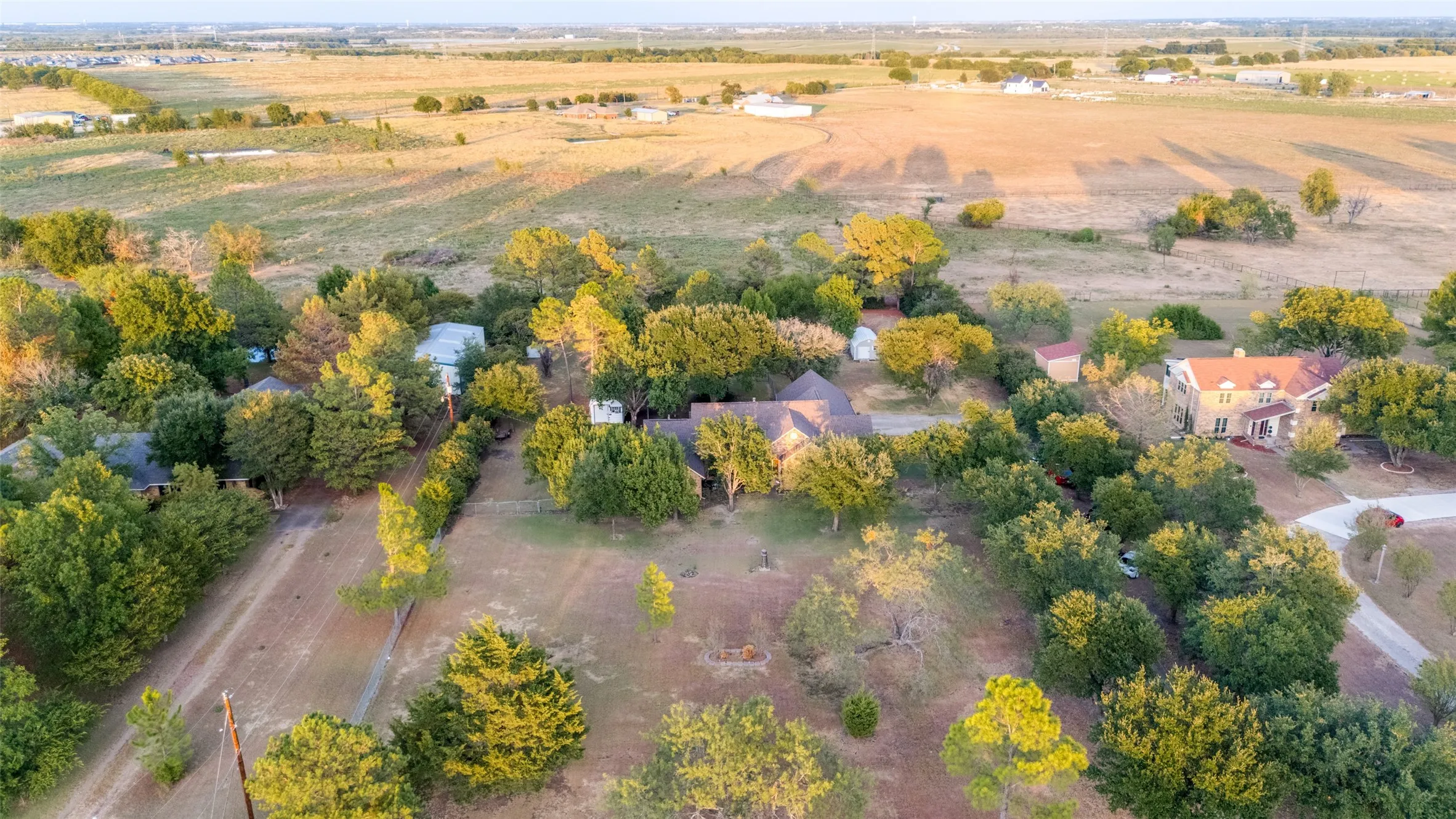 Single Family Residence For Sale in Dallas County , 611 Combine Road, Seagoville, Texas 75159, 3 Bedroom, 3 Bathroom, Garage spaces, 2,394 Sqft, built in 1990, mls#21381888, Real Estate Agent in Seagoville, Homes For Sale in Dallas county, Homes For Sale in Seagoville, Realtor in Seagoville Texas, Real Estate Brokerage Independent Realty Texas, Luminita Cordes Realtor