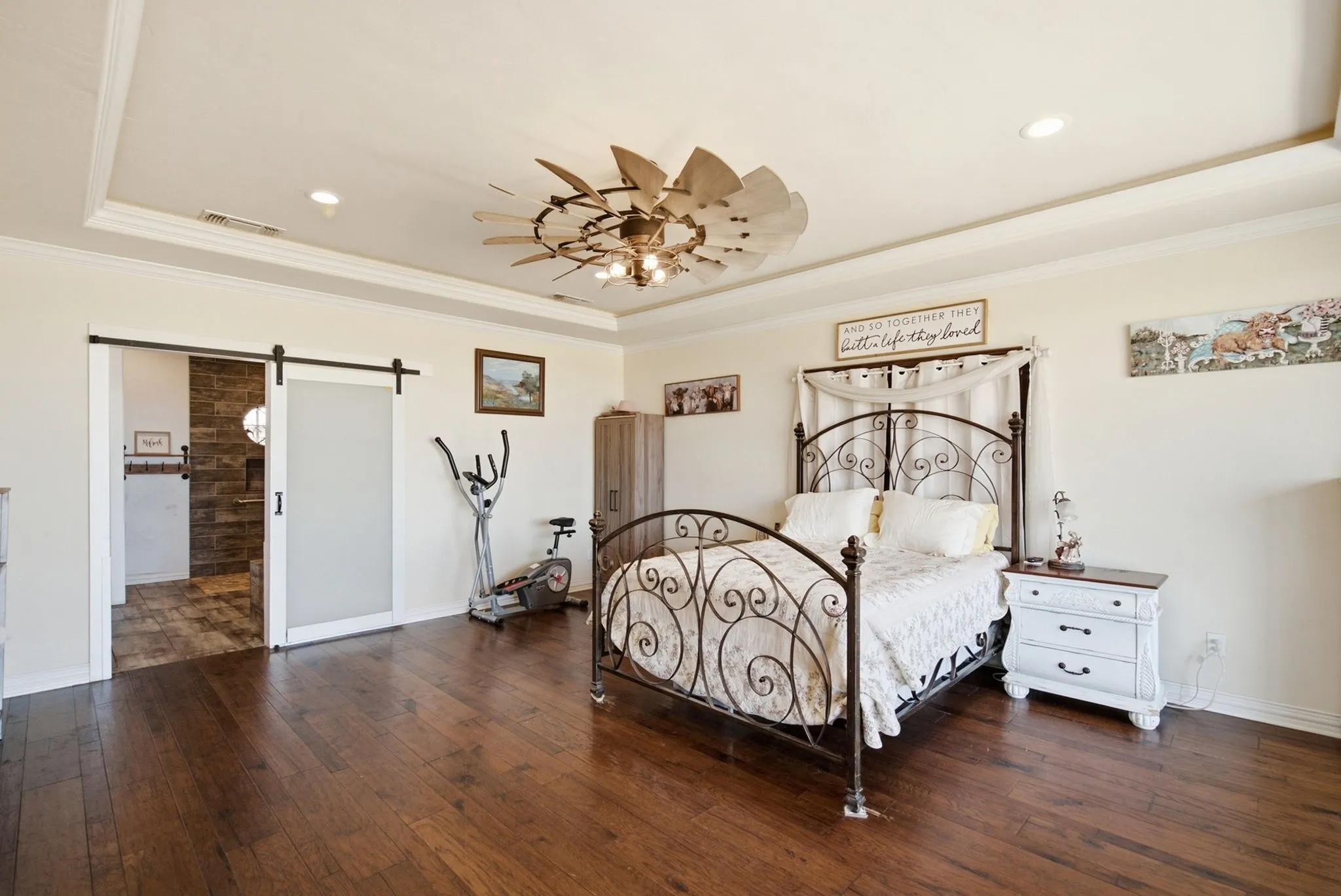 Single Family Residence For Sale in Parker County , 100 Shadle Ridge Court, Poolville, Texas 76487, 3 Bedroom, 3 Bathroom, 5 Garage spaces, 2,499 Sqft, built in 1995, mls#21387961, Real Estate Agent in Poolville, Homes For Sale in Parker county, Homes For Sale in Poolville, Realtor in Poolville Texas, Real Estate Brokerage Independent Realty Texas, Luminita Cordes Realtor