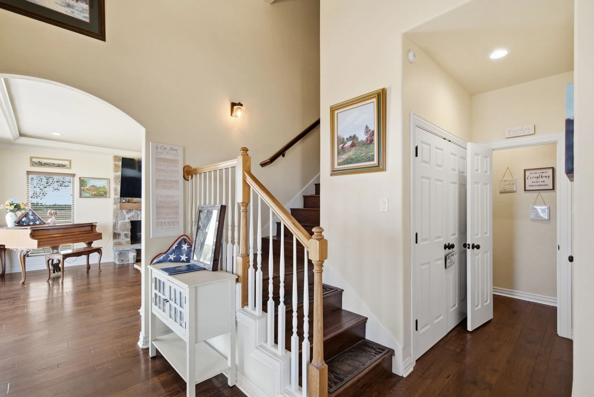 Single Family Residence For Sale in Parker County , 100 Shadle Ridge Court, Poolville, Texas 76487, 3 Bedroom, 3 Bathroom, 5 Garage spaces, 2,499 Sqft, built in 1995, mls#21387961, Real Estate Agent in Poolville, Homes For Sale in Parker county, Homes For Sale in Poolville, Realtor in Poolville Texas, Real Estate Brokerage Independent Realty Texas, Luminita Cordes Realtor