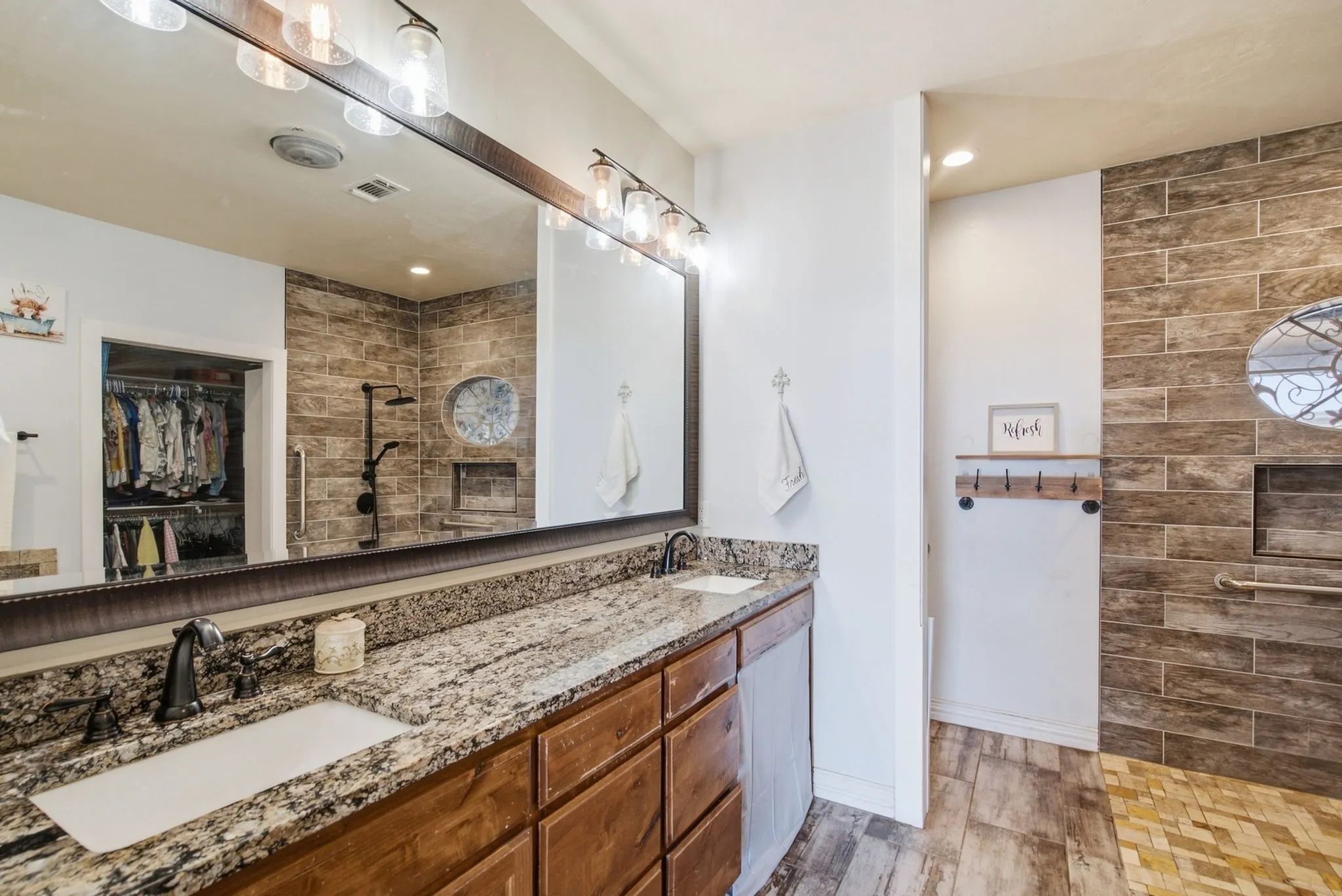 Single Family Residence For Sale in Parker County , 100 Shadle Ridge Court, Poolville, Texas 76487, 3 Bedroom, 3 Bathroom, 5 Garage spaces, 2,499 Sqft, built in 1995, mls#21387961, Real Estate Agent in Poolville, Homes For Sale in Parker county, Homes For Sale in Poolville, Realtor in Poolville Texas, Real Estate Brokerage Independent Realty Texas, Luminita Cordes Realtor