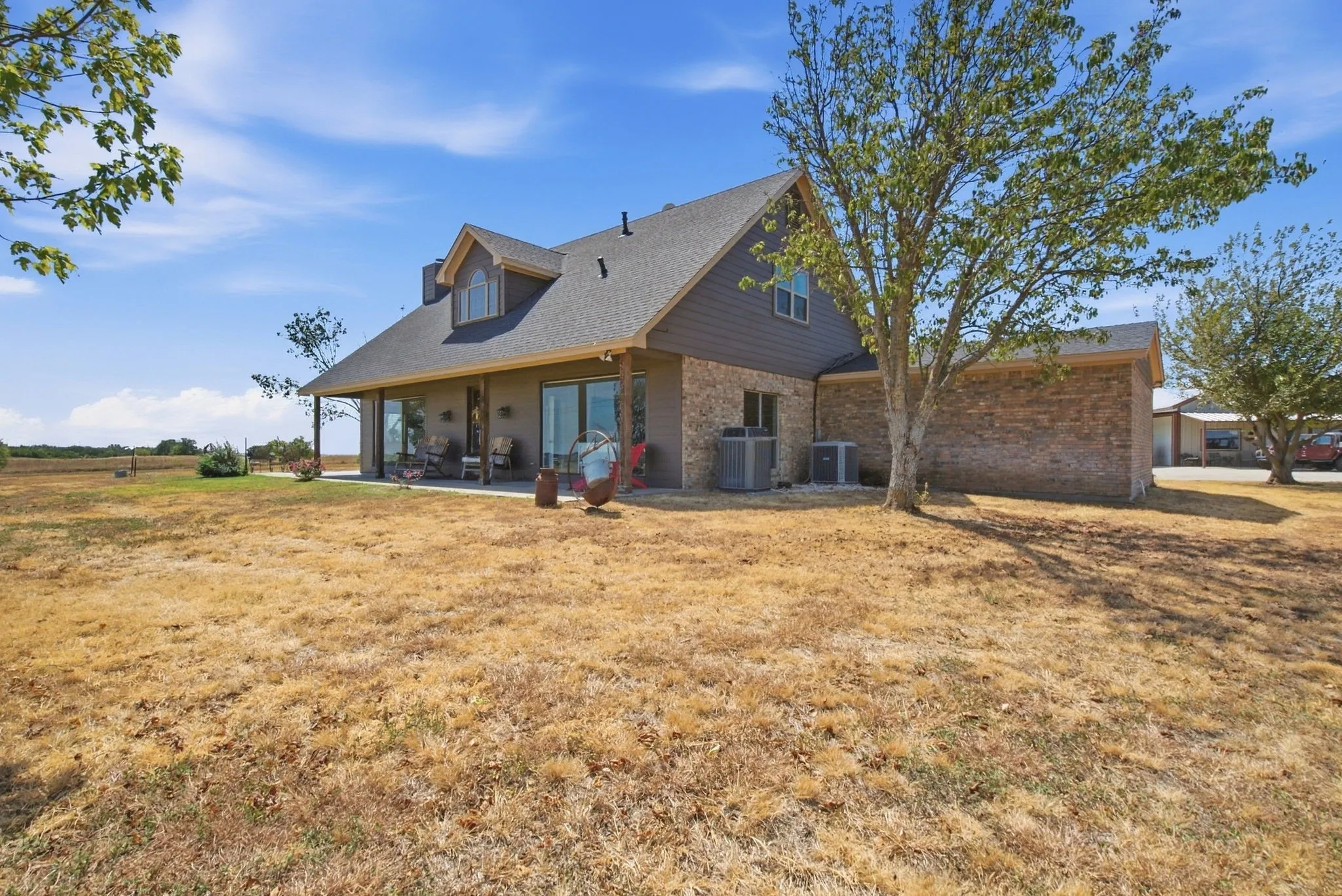 Single Family Residence For Sale in Parker County , 100 Shadle Ridge Court, Poolville, Texas 76487, 3 Bedroom, 3 Bathroom, 5 Garage spaces, 2,499 Sqft, built in 1995, mls#21387961, Real Estate Agent in Poolville, Homes For Sale in Parker county, Homes For Sale in Poolville, Realtor in Poolville Texas, Real Estate Brokerage Independent Realty Texas, Luminita Cordes Realtor