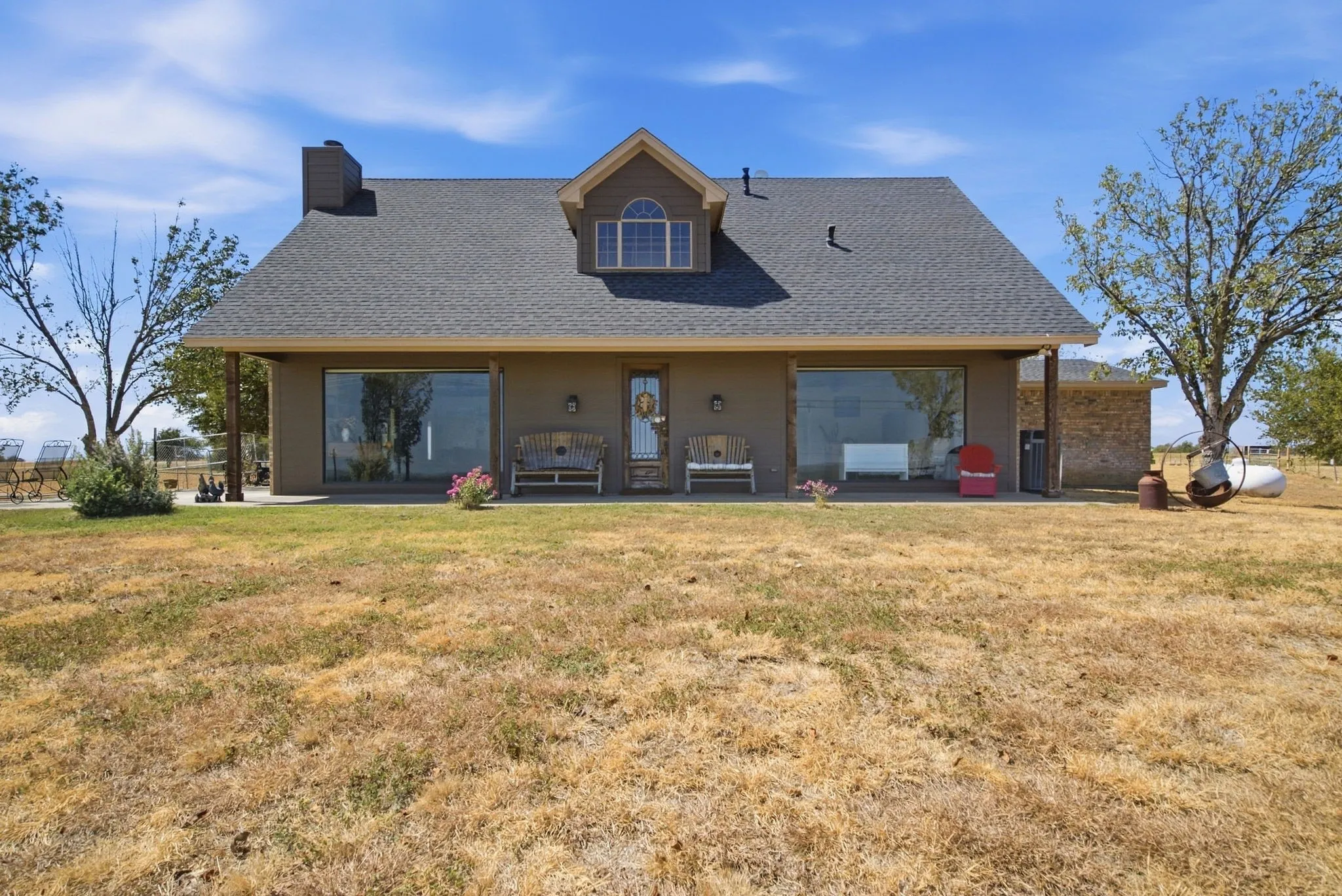 Single Family Residence For Sale in Parker County , 100 Shadle Ridge Court, Poolville, Texas 76487, 3 Bedroom, 3 Bathroom, 5 Garage spaces, 2,499 Sqft, built in 1995, mls#21387961, Real Estate Agent in Poolville, Homes For Sale in Parker county, Homes For Sale in Poolville, Realtor in Poolville Texas, Real Estate Brokerage Independent Realty Texas, Luminita Cordes Realtor