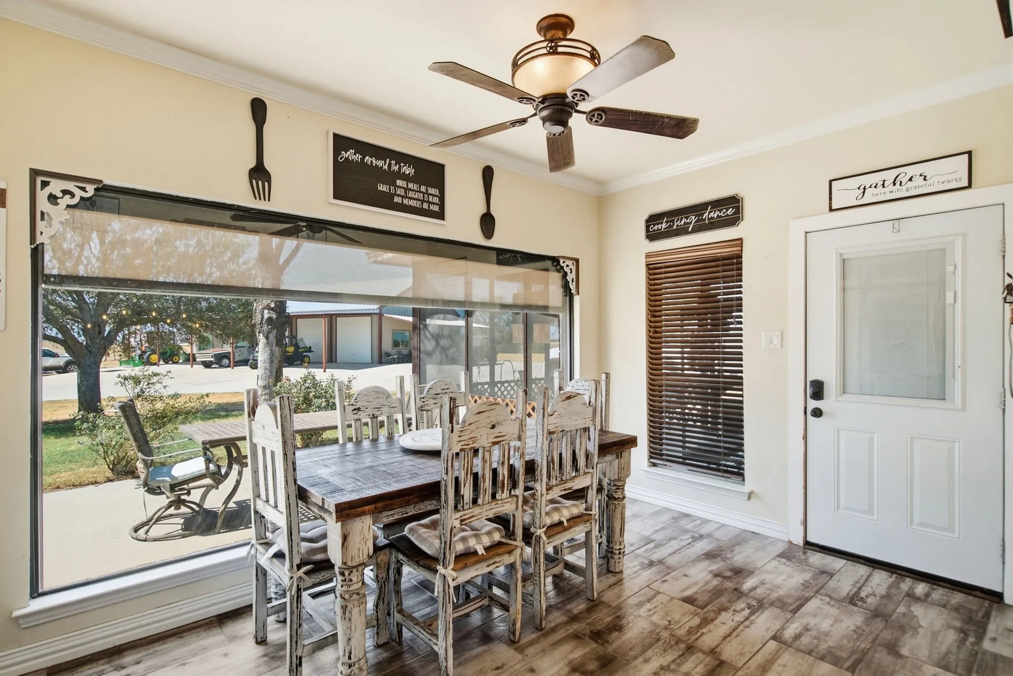 Single Family Residence For Sale in Parker County , 100 Shadle Ridge Court, Poolville, Texas 76487, 3 Bedroom, 3 Bathroom, 5 Garage spaces, 2,499 Sqft, built in 1995, mls#21387961, Real Estate Agent in Poolville, Homes For Sale in Parker county, Homes For Sale in Poolville, Realtor in Poolville Texas, Real Estate Brokerage Independent Realty Texas, Luminita Cordes Realtor