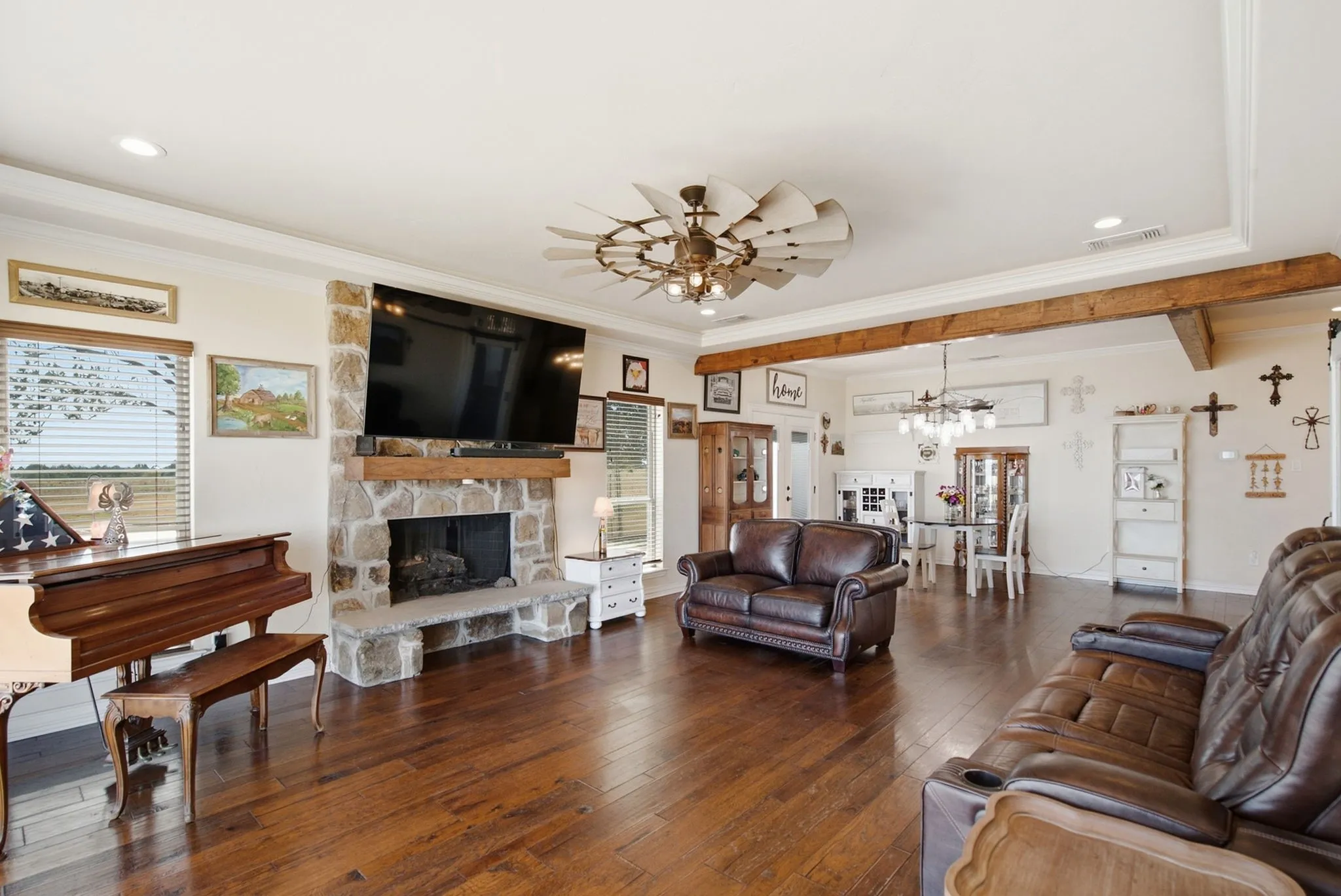 Single Family Residence For Sale in Parker County , 100 Shadle Ridge Court, Poolville, Texas 76487, 3 Bedroom, 3 Bathroom, 5 Garage spaces, 2,499 Sqft, built in 1995, mls#21387961, Real Estate Agent in Poolville, Homes For Sale in Parker county, Homes For Sale in Poolville, Realtor in Poolville Texas, Real Estate Brokerage Independent Realty Texas, Luminita Cordes Realtor