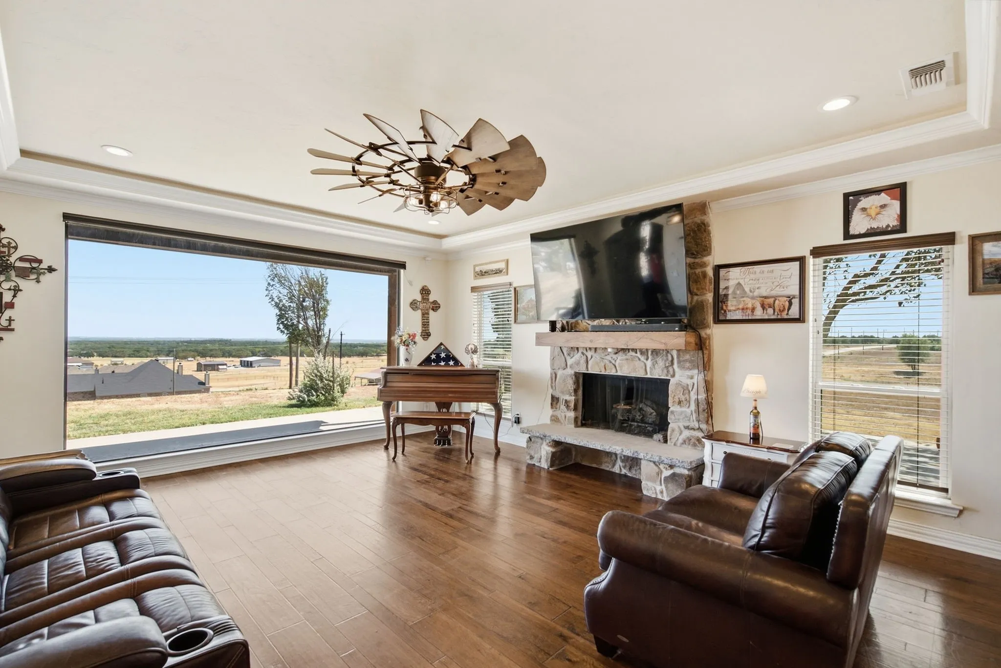 Single Family Residence For Sale in Parker County , 100 Shadle Ridge Court, Poolville, Texas 76487, 3 Bedroom, 3 Bathroom, 5 Garage spaces, 2,499 Sqft, built in 1995, mls#21387961, Real Estate Agent in Poolville, Homes For Sale in Parker county, Homes For Sale in Poolville, Realtor in Poolville Texas, Real Estate Brokerage Independent Realty Texas, Luminita Cordes Realtor