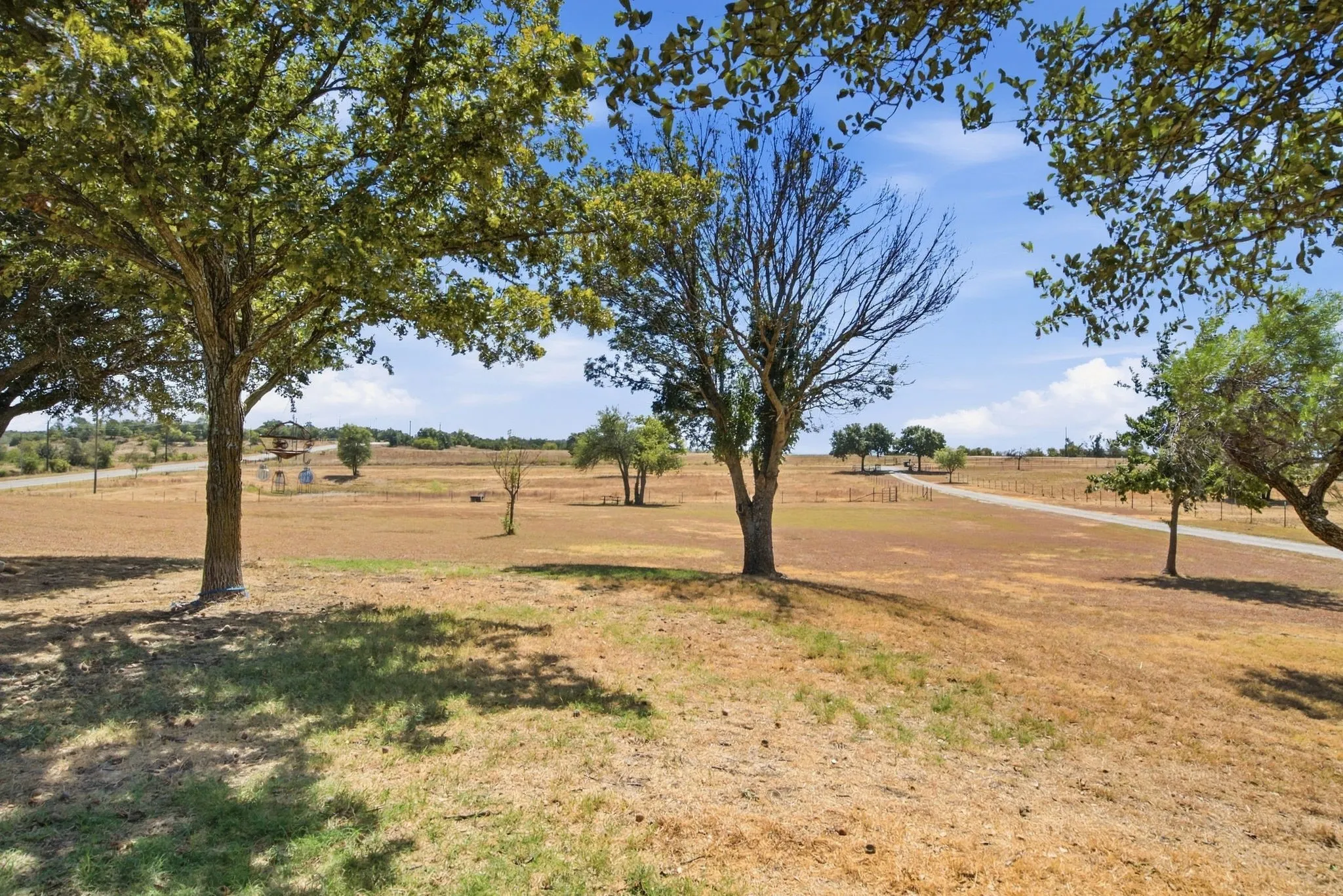 Single Family Residence For Sale in Parker County , 100 Shadle Ridge Court, Poolville, Texas 76487, 3 Bedroom, 3 Bathroom, 5 Garage spaces, 2,499 Sqft, built in 1995, mls#21387961, Real Estate Agent in Poolville, Homes For Sale in Parker county, Homes For Sale in Poolville, Realtor in Poolville Texas, Real Estate Brokerage Independent Realty Texas, Luminita Cordes Realtor