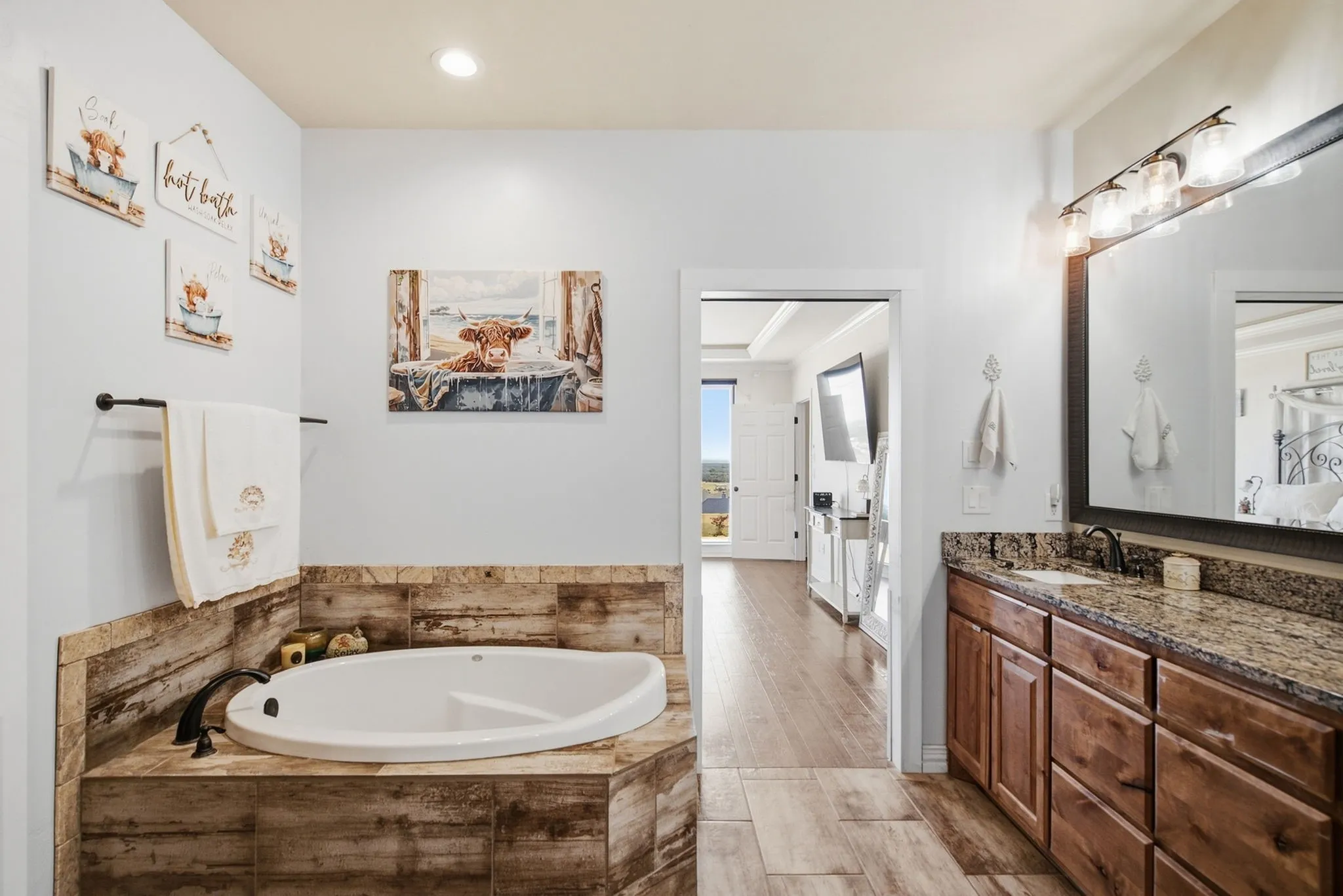 Single Family Residence For Sale in Parker County , 100 Shadle Ridge Court, Poolville, Texas 76487, 3 Bedroom, 3 Bathroom, 5 Garage spaces, 2,499 Sqft, built in 1995, mls#21387961, Real Estate Agent in Poolville, Homes For Sale in Parker county, Homes For Sale in Poolville, Realtor in Poolville Texas, Real Estate Brokerage Independent Realty Texas, Luminita Cordes Realtor