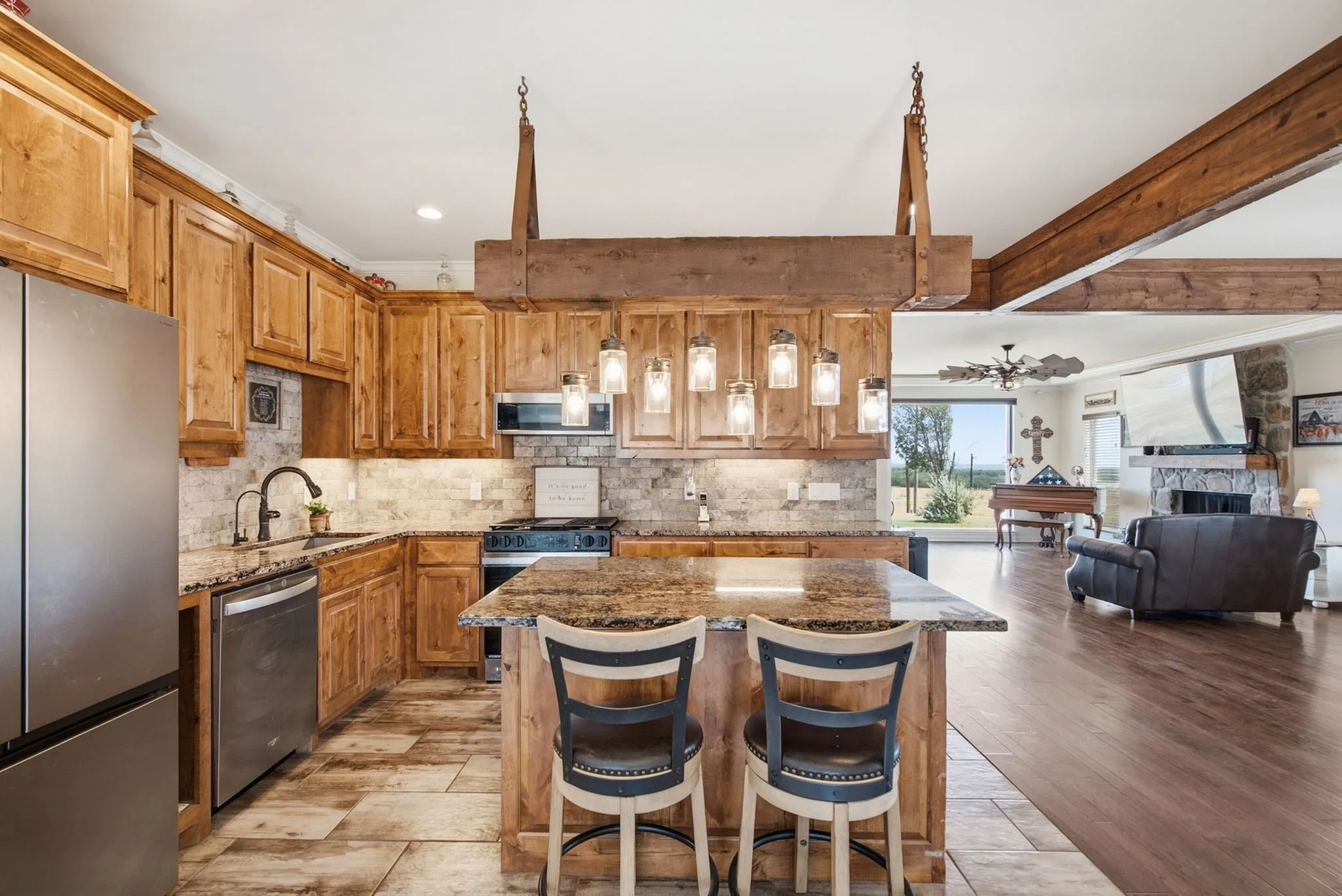 Single Family Residence For Sale in Parker County , 100 Shadle Ridge Court, Poolville, Texas 76487, 3 Bedroom, 3 Bathroom, 5 Garage spaces, 2,499 Sqft, built in 1995, mls#21387961, Real Estate Agent in Poolville, Homes For Sale in Parker county, Homes For Sale in Poolville, Realtor in Poolville Texas, Real Estate Brokerage Independent Realty Texas, Luminita Cordes Realtor