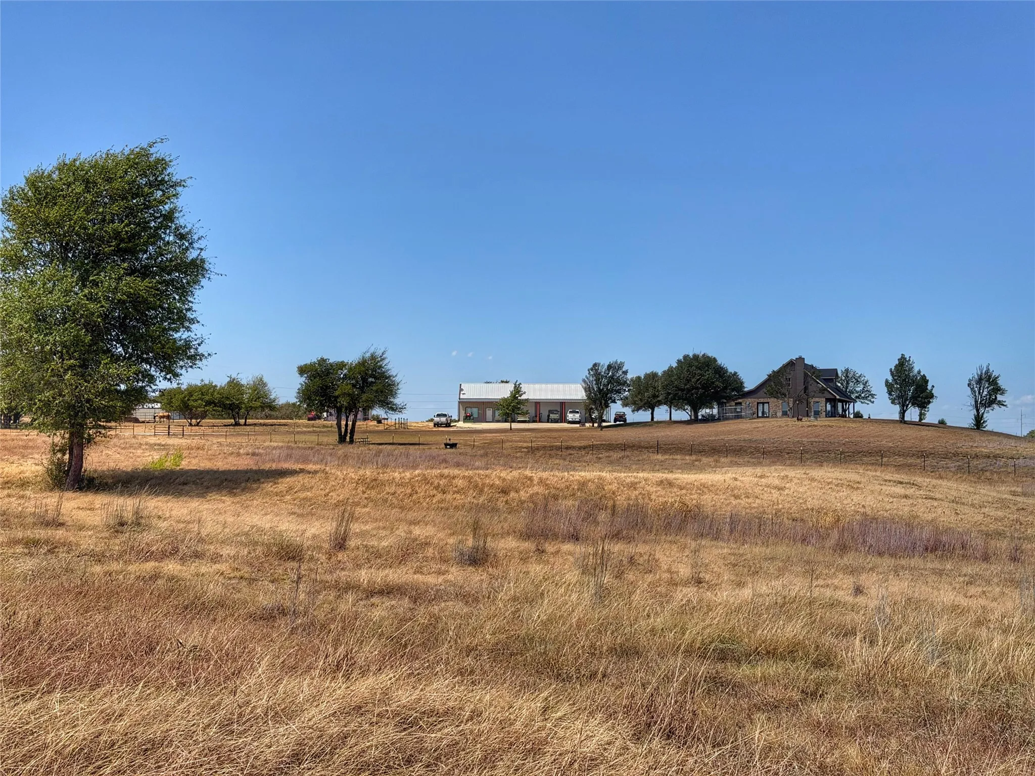 Single Family Residence For Sale in Parker County , 100 Shadle Ridge Court, Poolville, Texas 76487, 3 Bedroom, 3 Bathroom, 5 Garage spaces, 2,499 Sqft, built in 1995, mls#21387961, Real Estate Agent in Poolville, Homes For Sale in Parker county, Homes For Sale in Poolville, Realtor in Poolville Texas, Real Estate Brokerage Independent Realty Texas, Luminita Cordes Realtor
