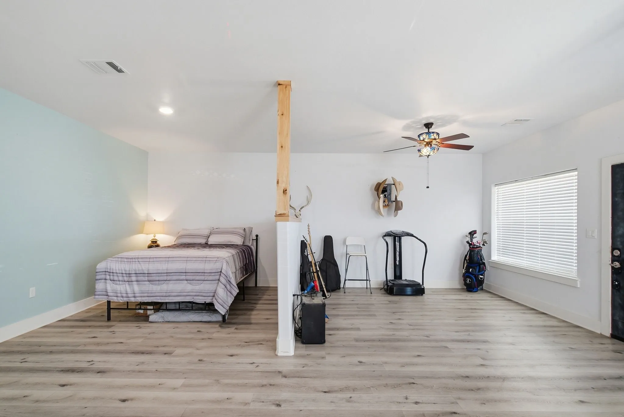 Single Family Residence For Sale in Parker County , 100 Shadle Ridge Court, Poolville, Texas 76487, 3 Bedroom, 3 Bathroom, 5 Garage spaces, 2,499 Sqft, built in 1995, mls#21387961, Real Estate Agent in Poolville, Homes For Sale in Parker county, Homes For Sale in Poolville, Realtor in Poolville Texas, Real Estate Brokerage Independent Realty Texas, Luminita Cordes Realtor