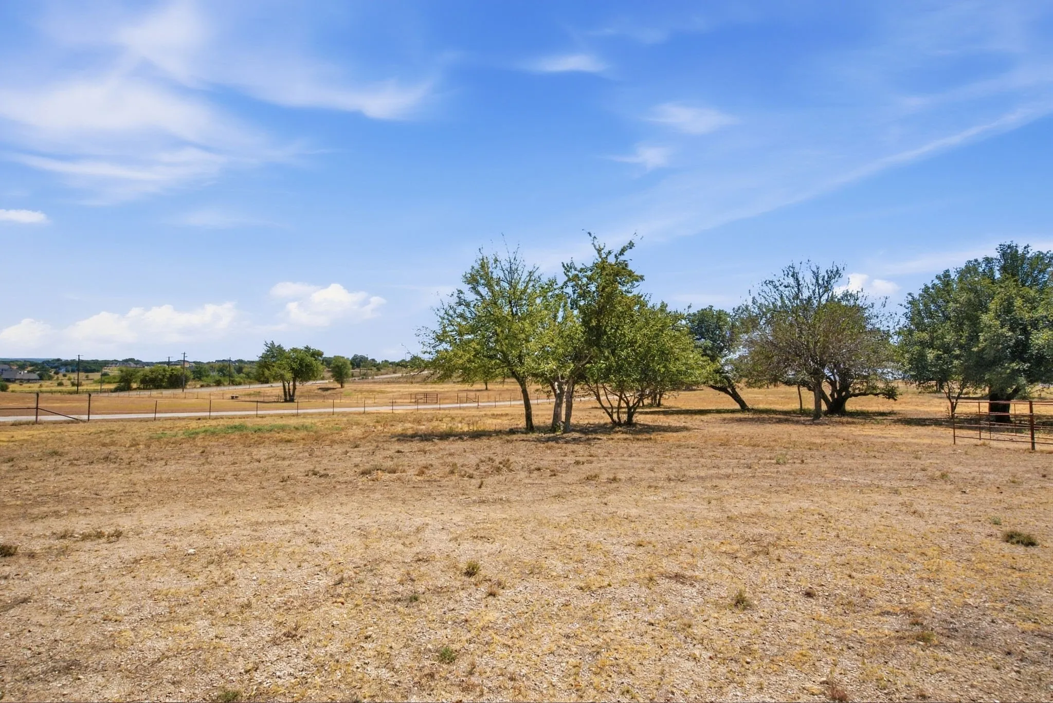 Single Family Residence For Sale in Parker County , 100 Shadle Ridge Court, Poolville, Texas 76487, 3 Bedroom, 3 Bathroom, 5 Garage spaces, 2,499 Sqft, built in 1995, mls#21387961, Real Estate Agent in Poolville, Homes For Sale in Parker county, Homes For Sale in Poolville, Realtor in Poolville Texas, Real Estate Brokerage Independent Realty Texas, Luminita Cordes Realtor
