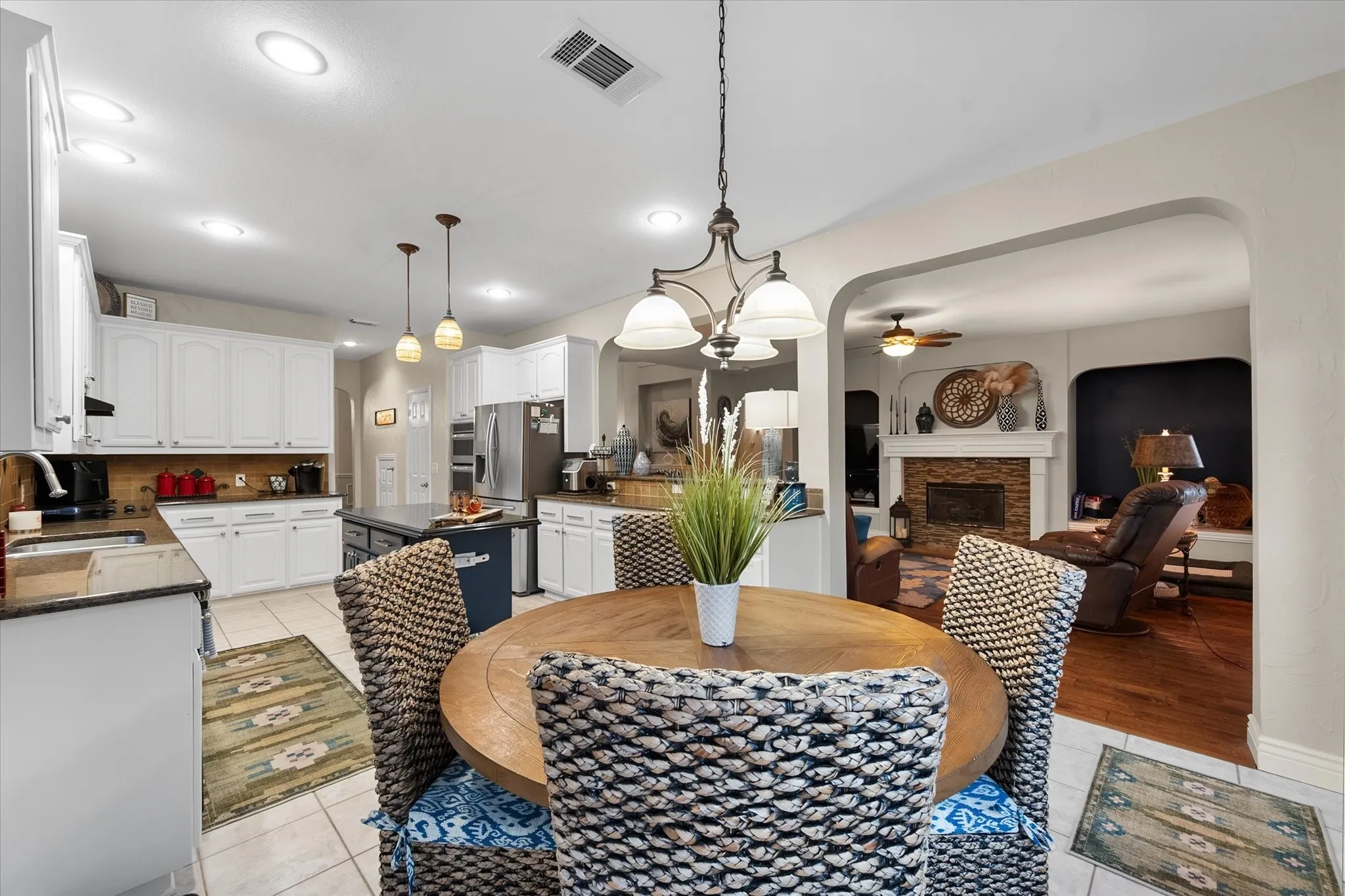 Single Family Residence For Sale in Tarrant County , 245 Bear Hollow, Keller, Texas 76248, 4 Bedroom, 3 Bathroom, 3 Garage spaces, 3,006 Sqft, built in 1996, mls#21387323, Real Estate Agent in Keller, Homes For Sale in Tarrant county, Homes For Sale in Keller, Realtor in Keller Texas, Real Estate Brokerage Independent Realty Texas, Luminita Cordes Realtor