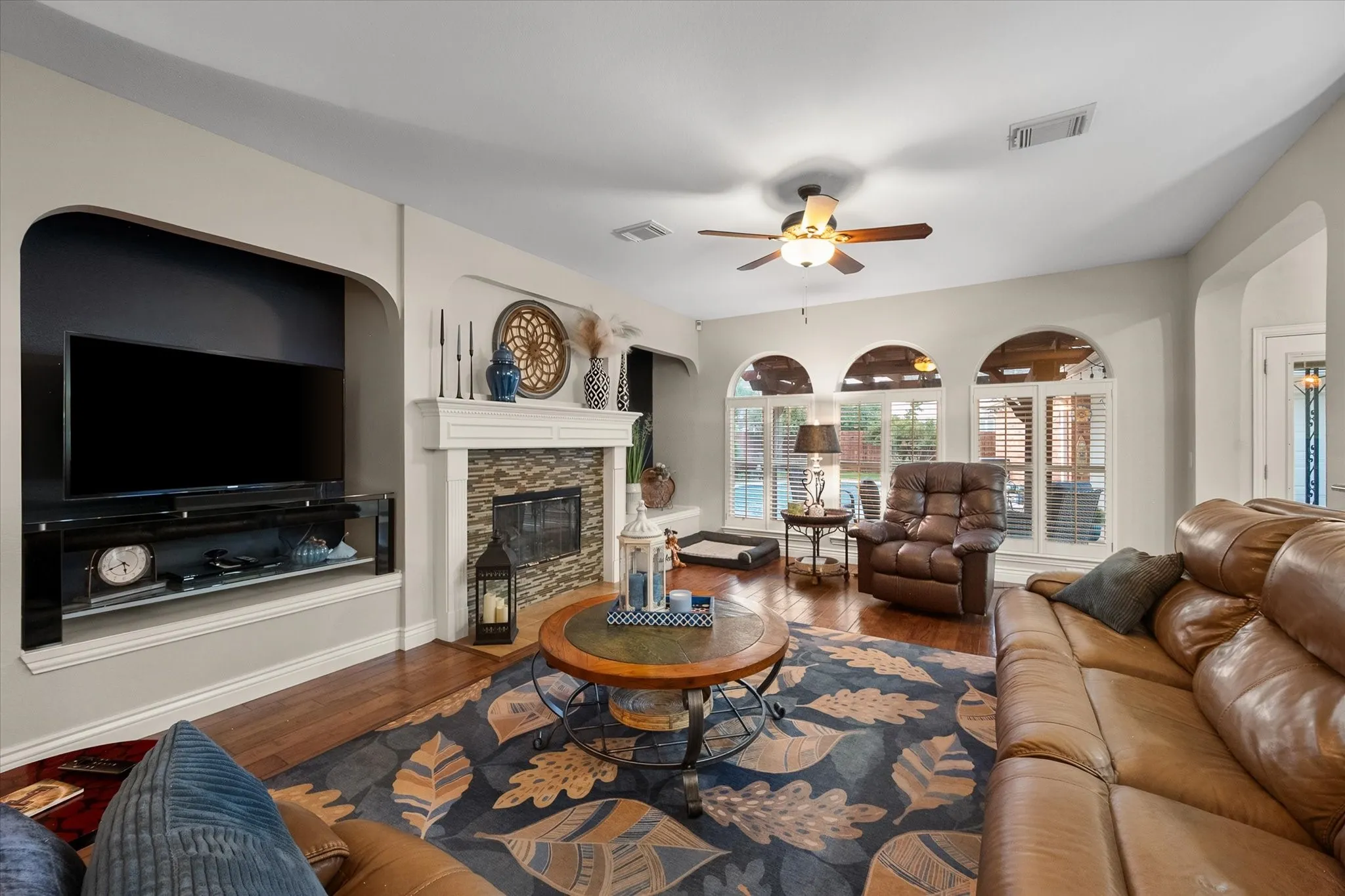 Single Family Residence For Sale in Tarrant County , 245 Bear Hollow, Keller, Texas 76248, 4 Bedroom, 3 Bathroom, 3 Garage spaces, 3,006 Sqft, built in 1996, mls#21387323, Real Estate Agent in Keller, Homes For Sale in Tarrant county, Homes For Sale in Keller, Realtor in Keller Texas, Real Estate Brokerage Independent Realty Texas, Luminita Cordes Realtor