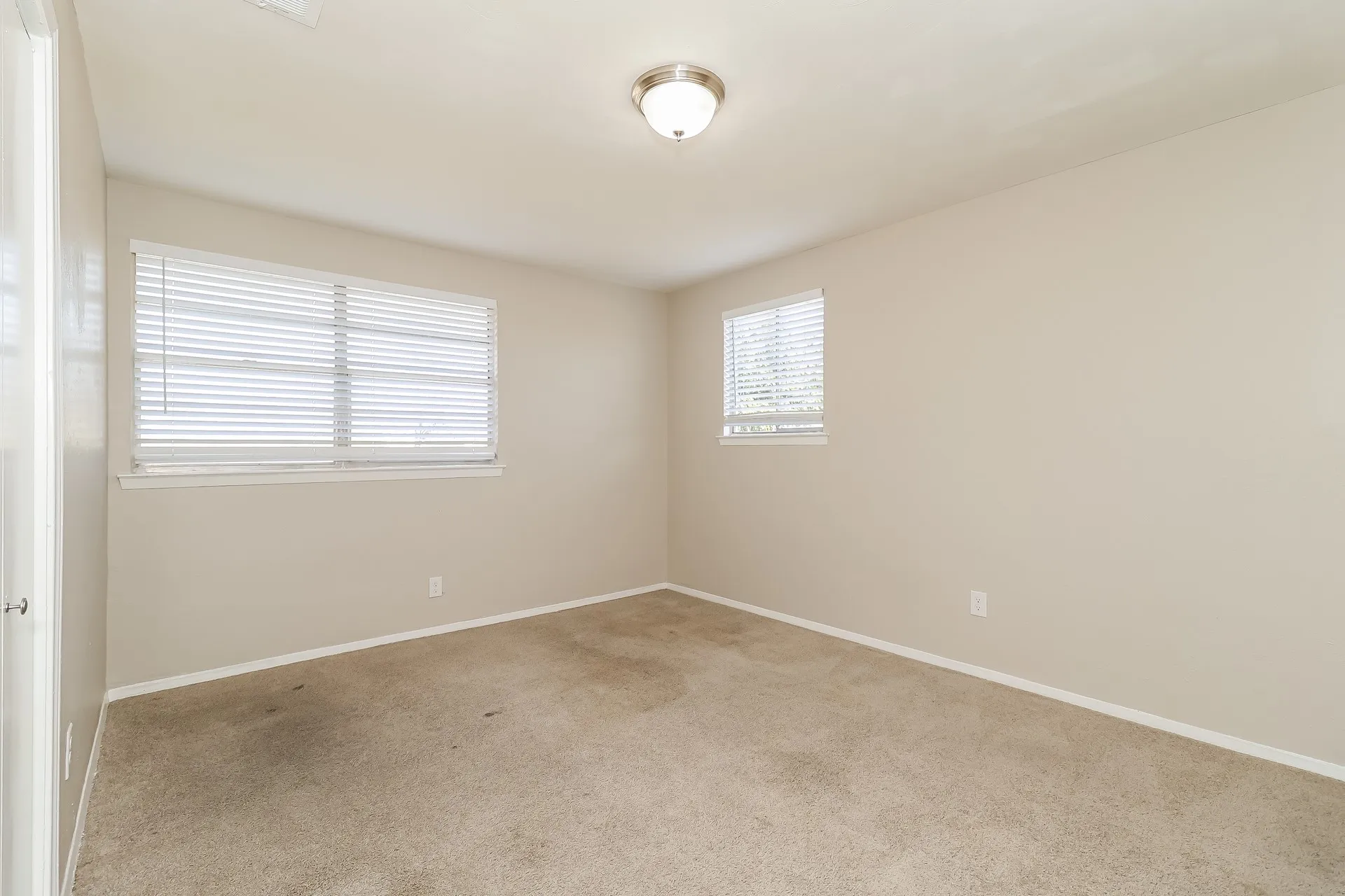 Single Family Residence For Sale in Dallas County , 11226 Drummond Drive, Dallas, Texas 75228, 4 Bedroom, 3 Bathroom, Garage spaces, 2,172 Sqft, built in 1964, mls#21388354, Real Estate Agent in Dallas, Homes For Sale in Dallas county, Homes For Sale in Dallas, Realtor in Dallas Texas, Real Estate Brokerage Independent Realty Texas, Luminita Cordes Realtor