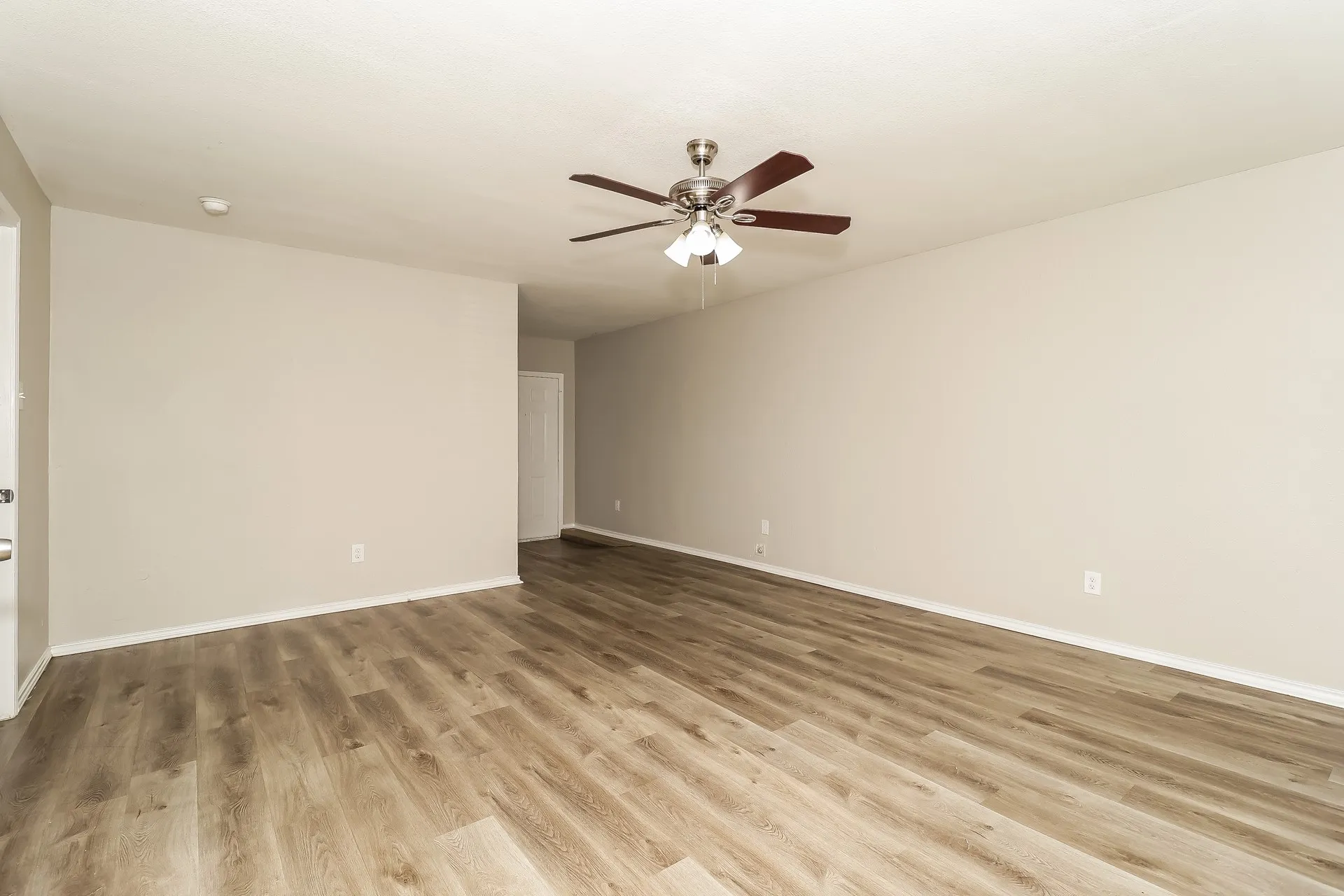 Single Family Residence For Sale in Dallas County , 11226 Drummond Drive, Dallas, Texas 75228, 4 Bedroom, 3 Bathroom, Garage spaces, 2,172 Sqft, built in 1964, mls#21388354, Real Estate Agent in Dallas, Homes For Sale in Dallas county, Homes For Sale in Dallas, Realtor in Dallas Texas, Real Estate Brokerage Independent Realty Texas, Luminita Cordes Realtor