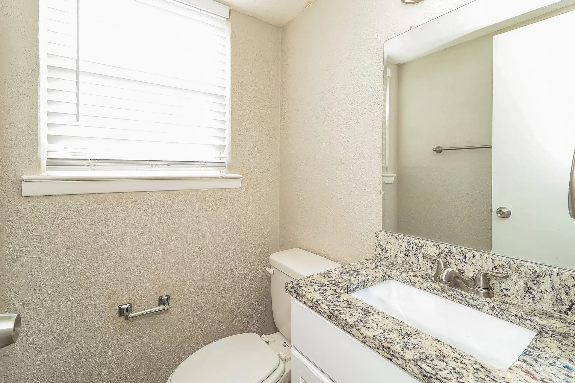 Single Family Residence For Sale in Dallas County , 11226 Drummond Drive, Dallas, Texas 75228, 4 Bedroom, 3 Bathroom, Garage spaces, 2,172 Sqft, built in 1964, mls#21388354, Real Estate Agent in Dallas, Homes For Sale in Dallas county, Homes For Sale in Dallas, Realtor in Dallas Texas, Real Estate Brokerage Independent Realty Texas, Luminita Cordes Realtor