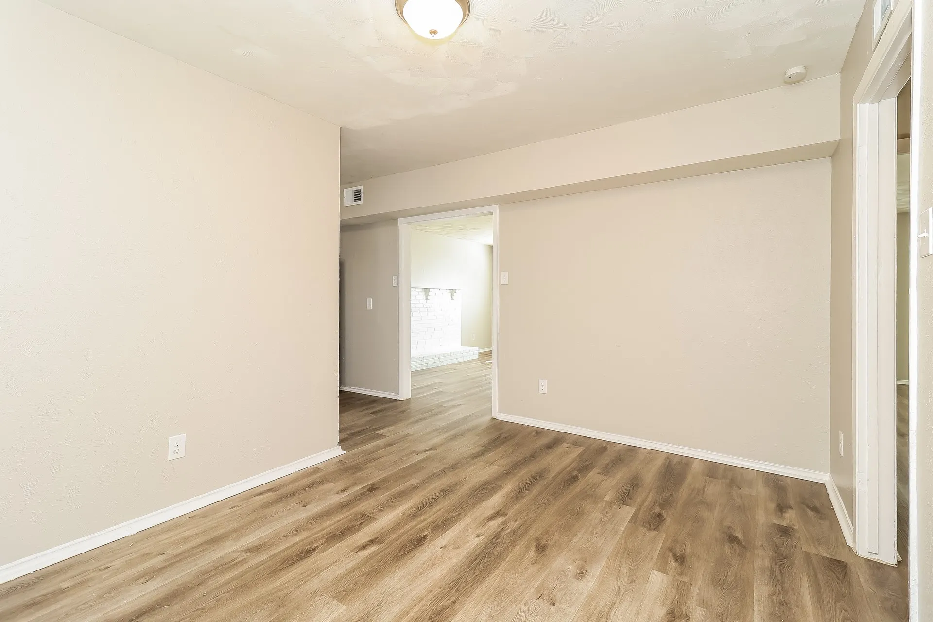 Single Family Residence For Sale in Dallas County , 11226 Drummond Drive, Dallas, Texas 75228, 4 Bedroom, 3 Bathroom, Garage spaces, 2,172 Sqft, built in 1964, mls#21388354, Real Estate Agent in Dallas, Homes For Sale in Dallas county, Homes For Sale in Dallas, Realtor in Dallas Texas, Real Estate Brokerage Independent Realty Texas, Luminita Cordes Realtor