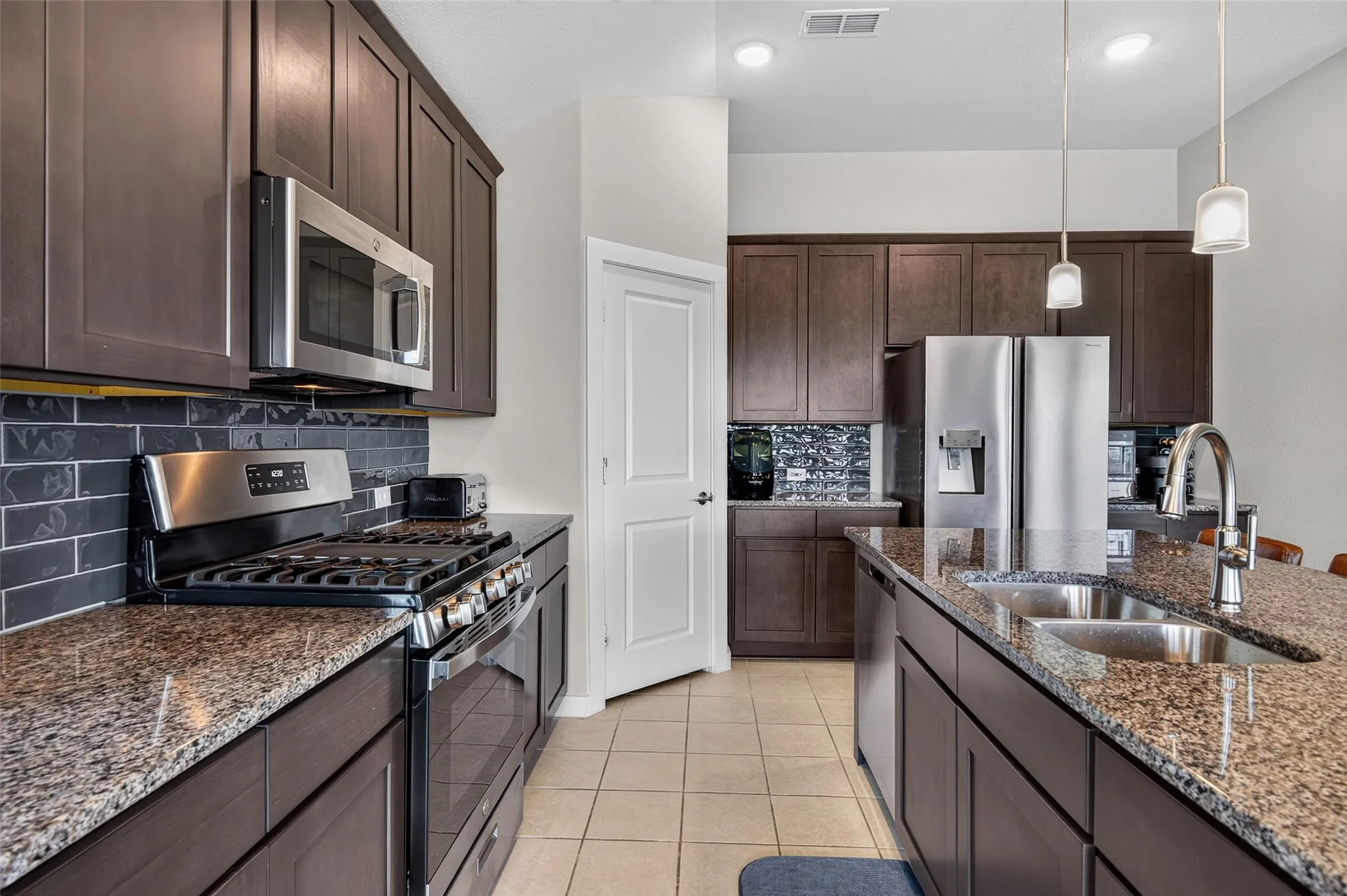 Single Family Residence For Rent in Rockwall County , 3014 Water Light Lane, Royse City, Texas 75189, 3 Bedroom, 2 Bathroom, 2 Garage spaces, 1,842 Sqft, built in 2023, mls#21388080, Real Estate Agent in Royse City, Homes For Rent in Rockwall county, Homes For Rent in Royse City, Realtor in Royse City Texas, Real Estate Brokerage Independent Realty Texas, Luminita Cordes Realtor