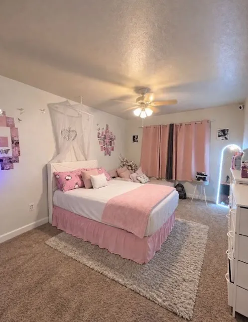 Cute and cozy bedroom.