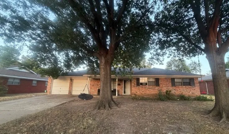 Single Family Residence For Sale in Tarrant County , 7813 Chantilly Lane, Fort Worth, Texas 76134, 4 Bedroom, 2 Bathroom, 2 Garage spaces, 2,111 Sqft, built in 1962, mls#21382774, Real Estate Agent in Fort Worth, Homes For Sale in Tarrant county, Homes For Sale in Fort Worth, Realtor in Fort Worth Texas, Real Estate Brokerage Independent Realty Texas, Luminita Cordes Realtor