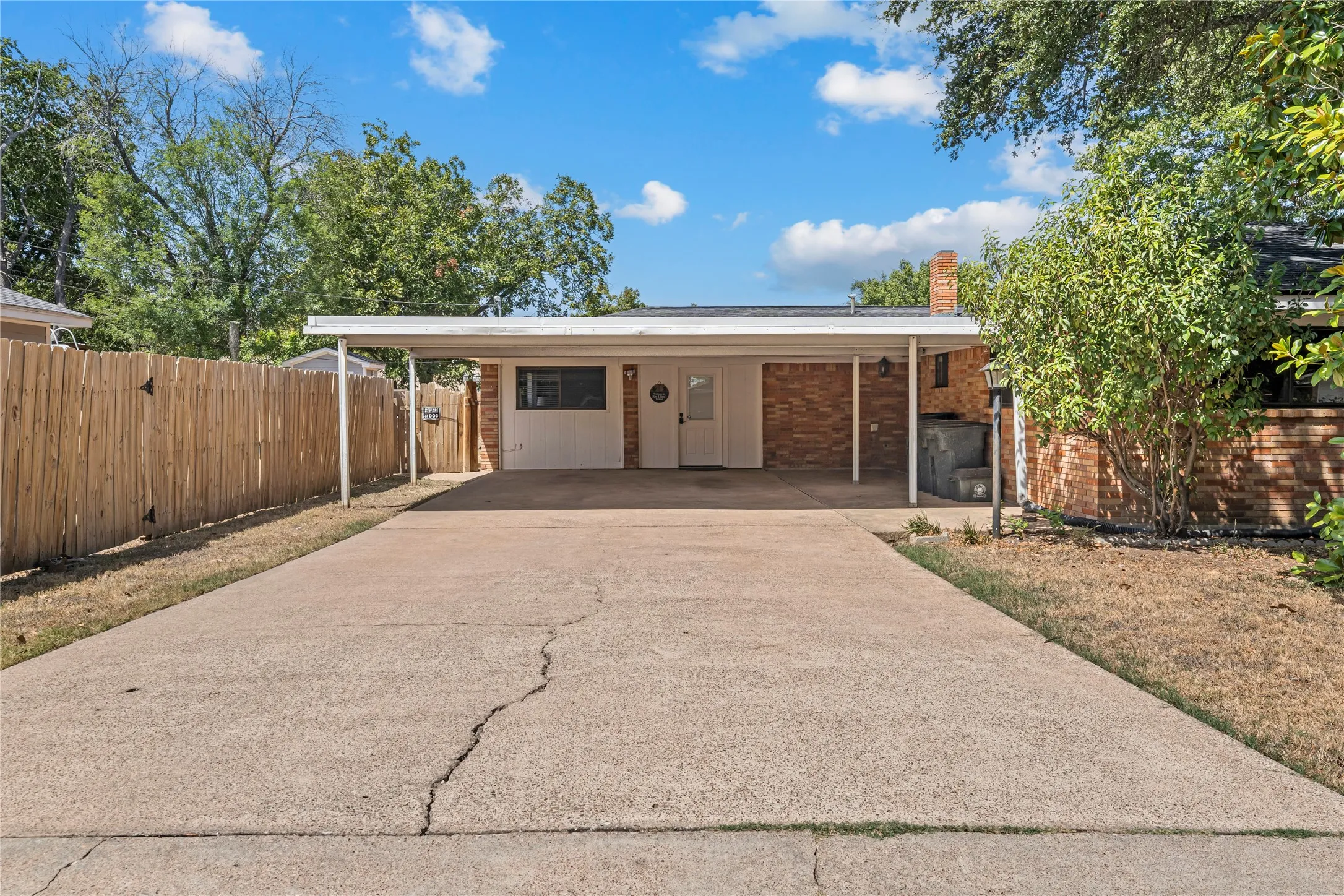 Single Family Residence For Sale in Mc Lennan County , 400 Cranbrook Drive, Woodway, Texas 76712, 3 Bedroom, 3 Bathroom, Garage spaces, 2,138 Sqft, built in 1966, mls#21388171, Real Estate Agent in Woodway, Homes For Sale in Mc Lennan county, Homes For Sale in Woodway, Realtor in Woodway Texas, Real Estate Brokerage Independent Realty Texas, Luminita Cordes Realtor